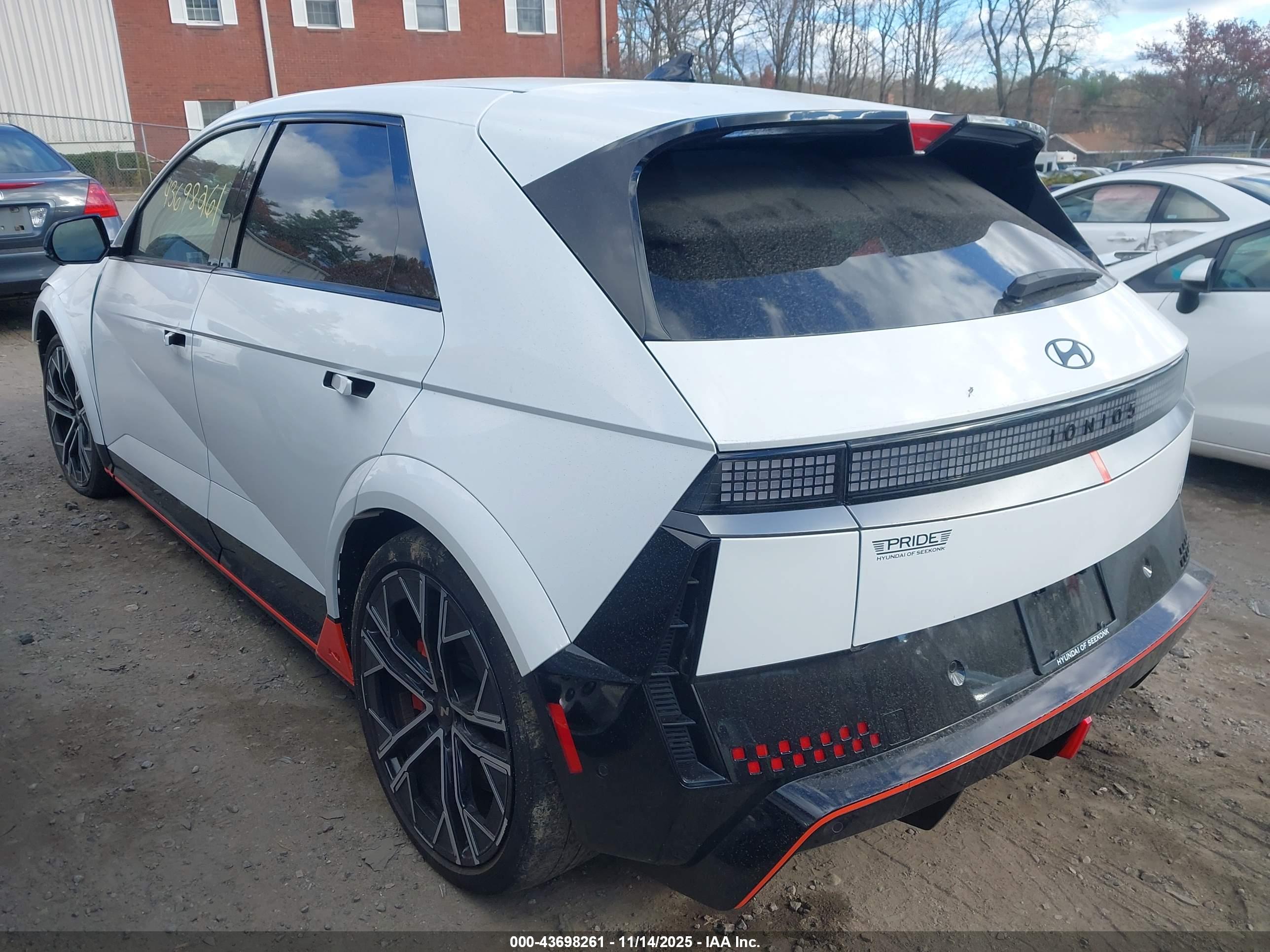HYUNDAI IONIQ image 3