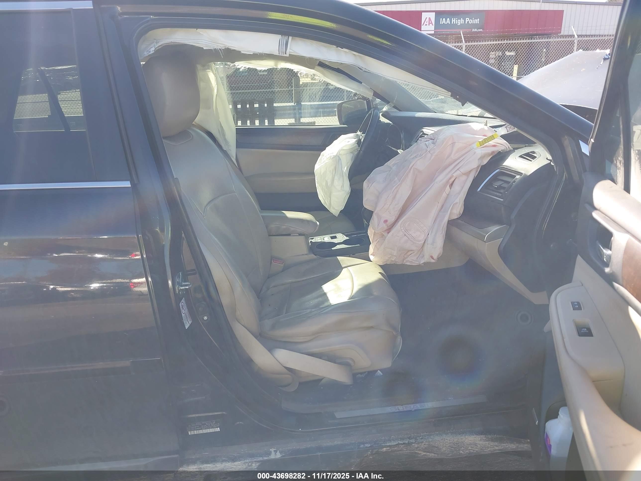 SUBARU OUTBACK image 5