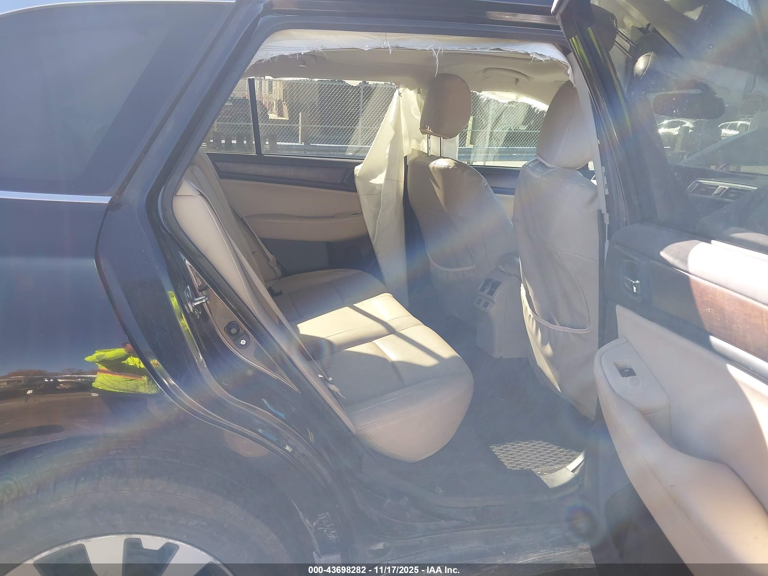SUBARU OUTBACK image 8
