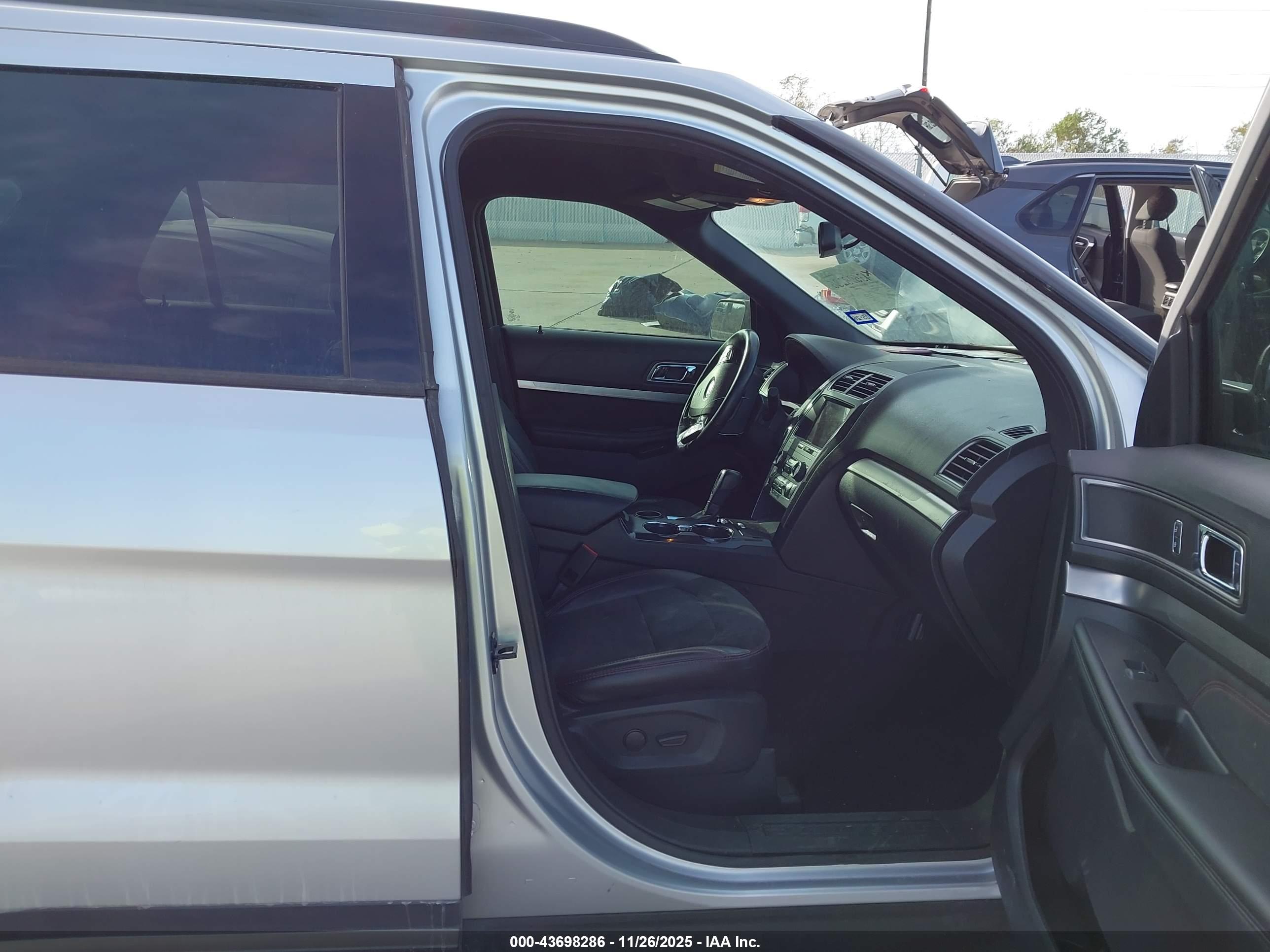 FORD EXPLORER image 5