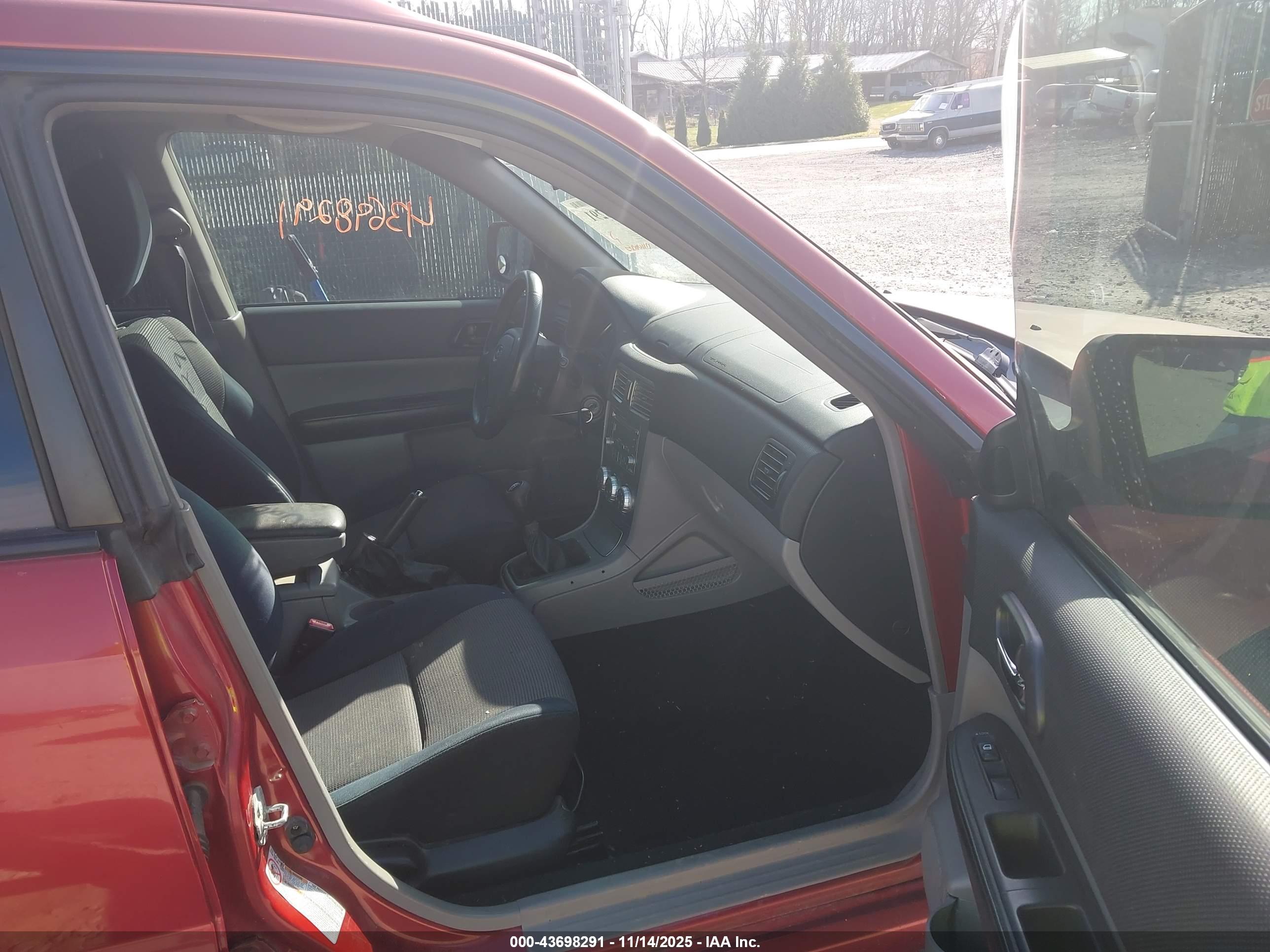 SUBARU FORESTER image 5