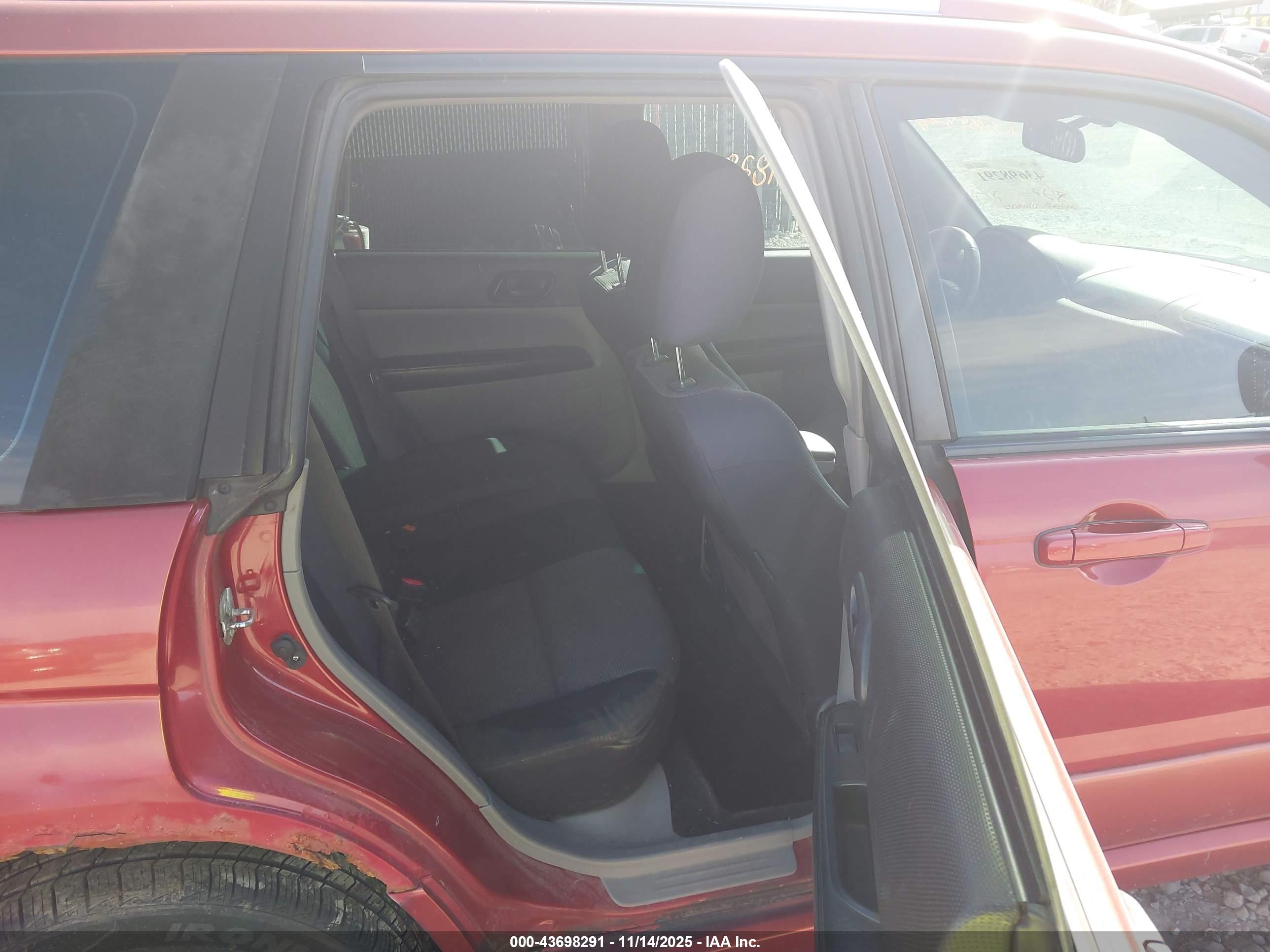 SUBARU FORESTER image 8