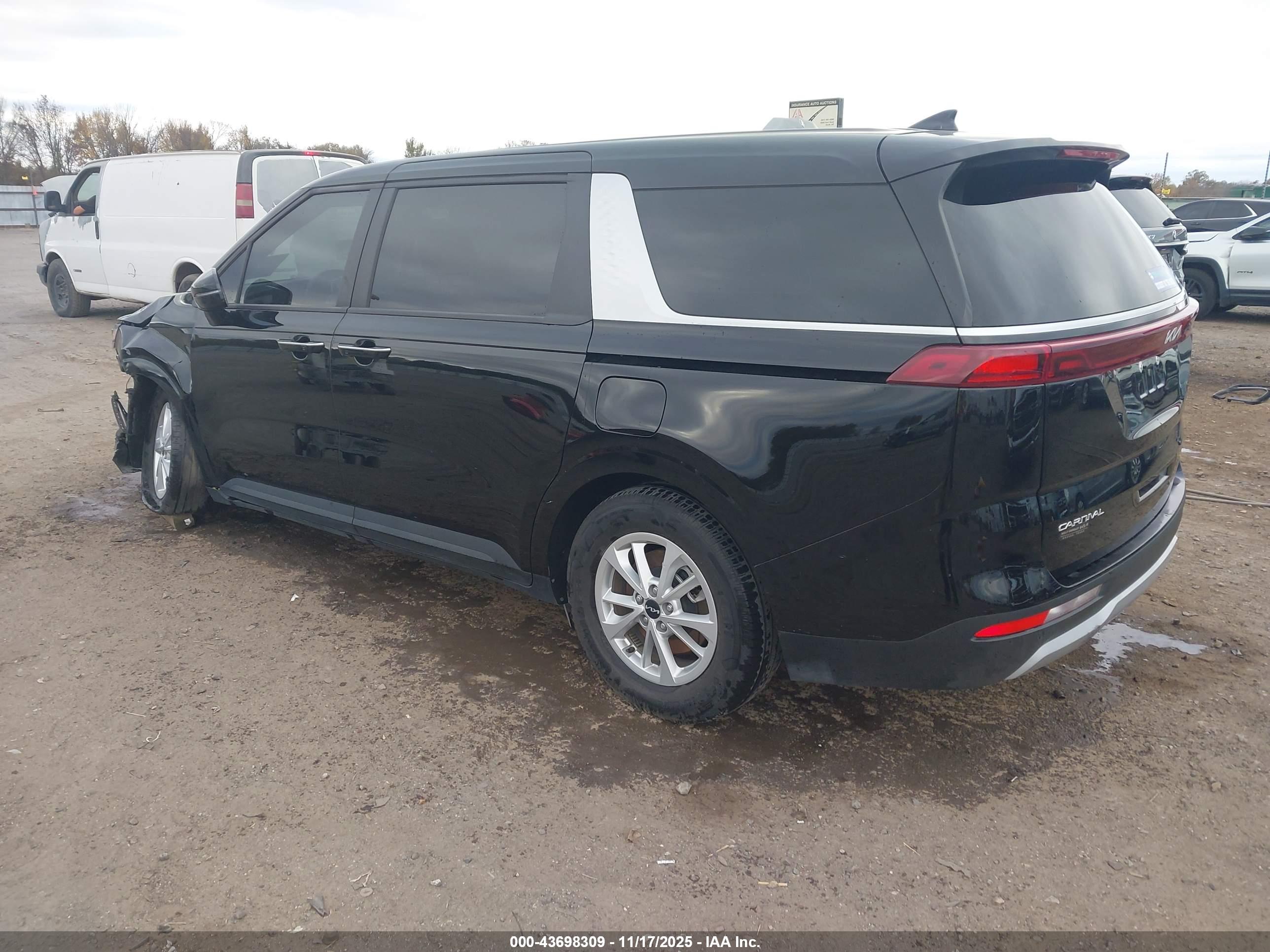 KIA CARNIVAL image 3