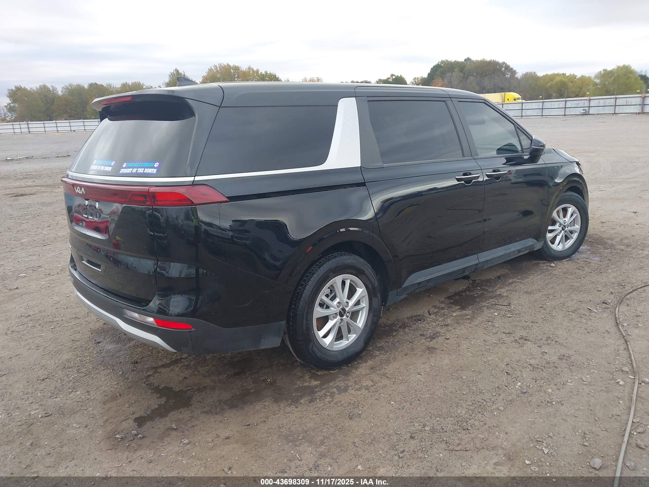 KIA CARNIVAL image 4