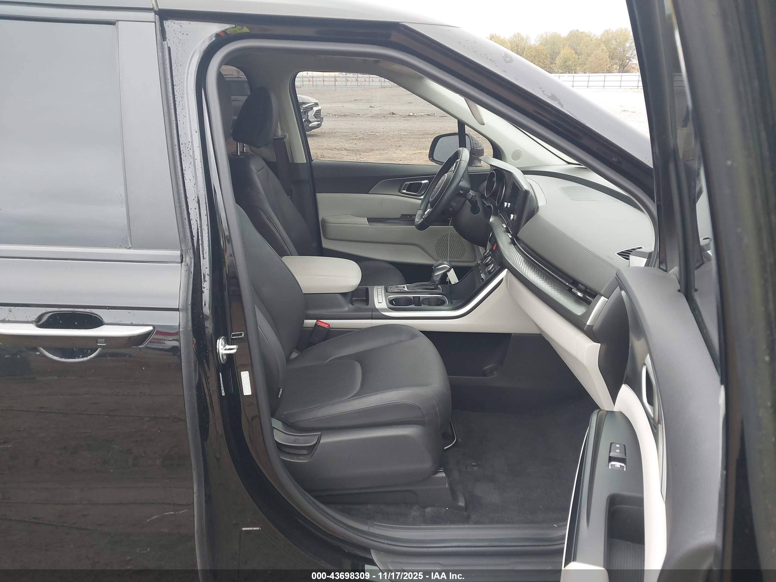 KIA CARNIVAL image 5