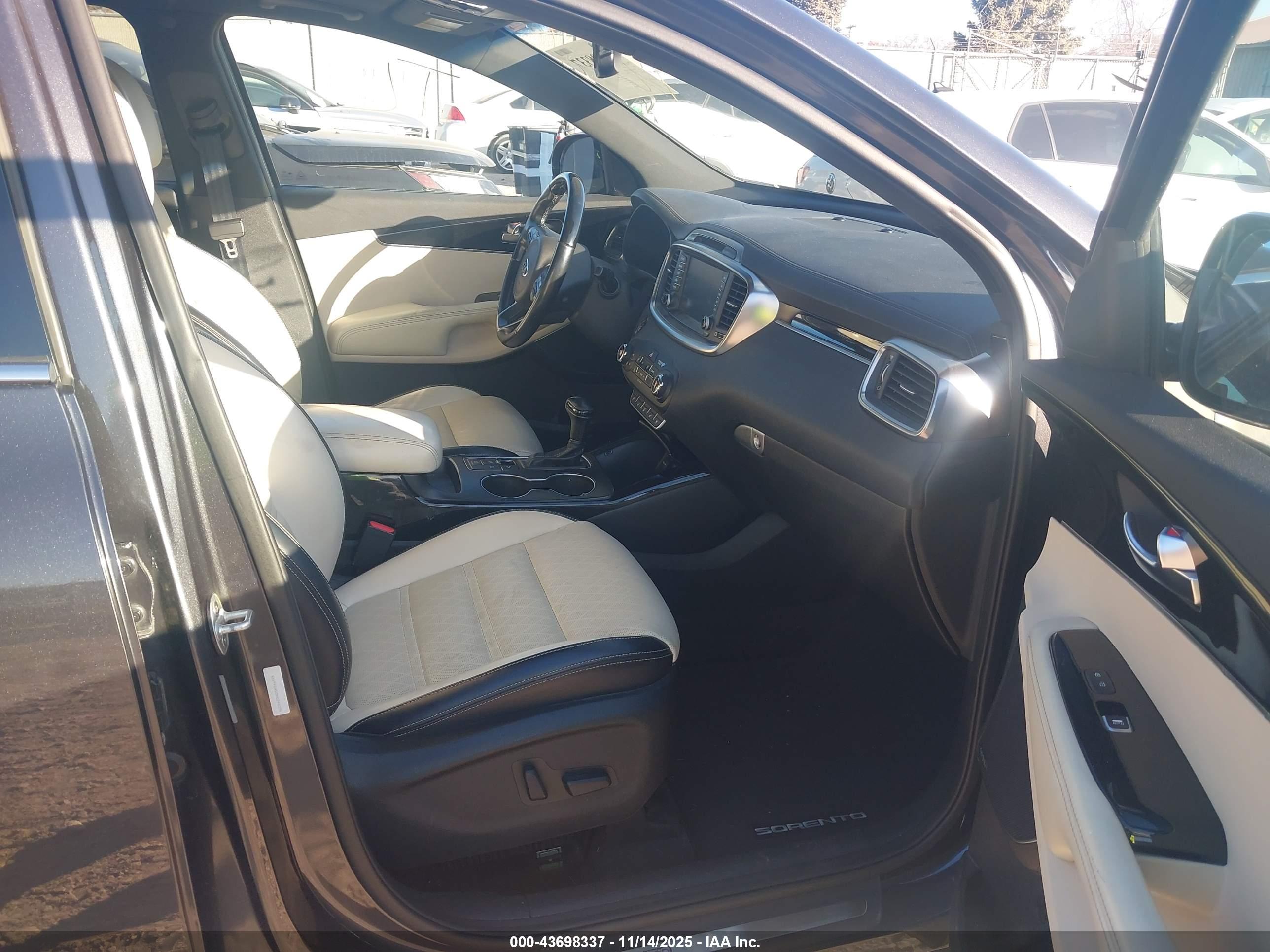 KIA SORENTO image 5