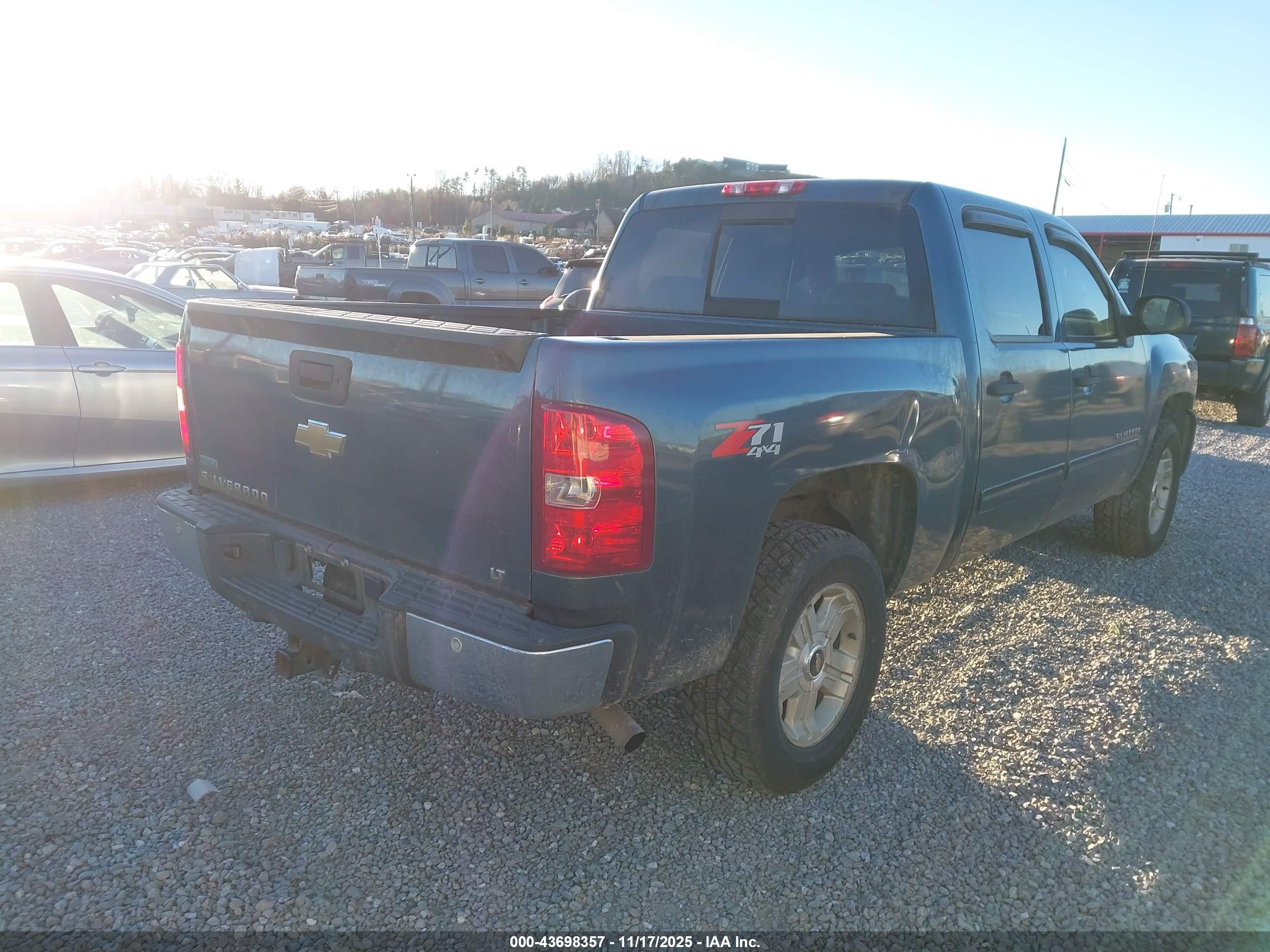 CHEVROLET SILVERADO image 4