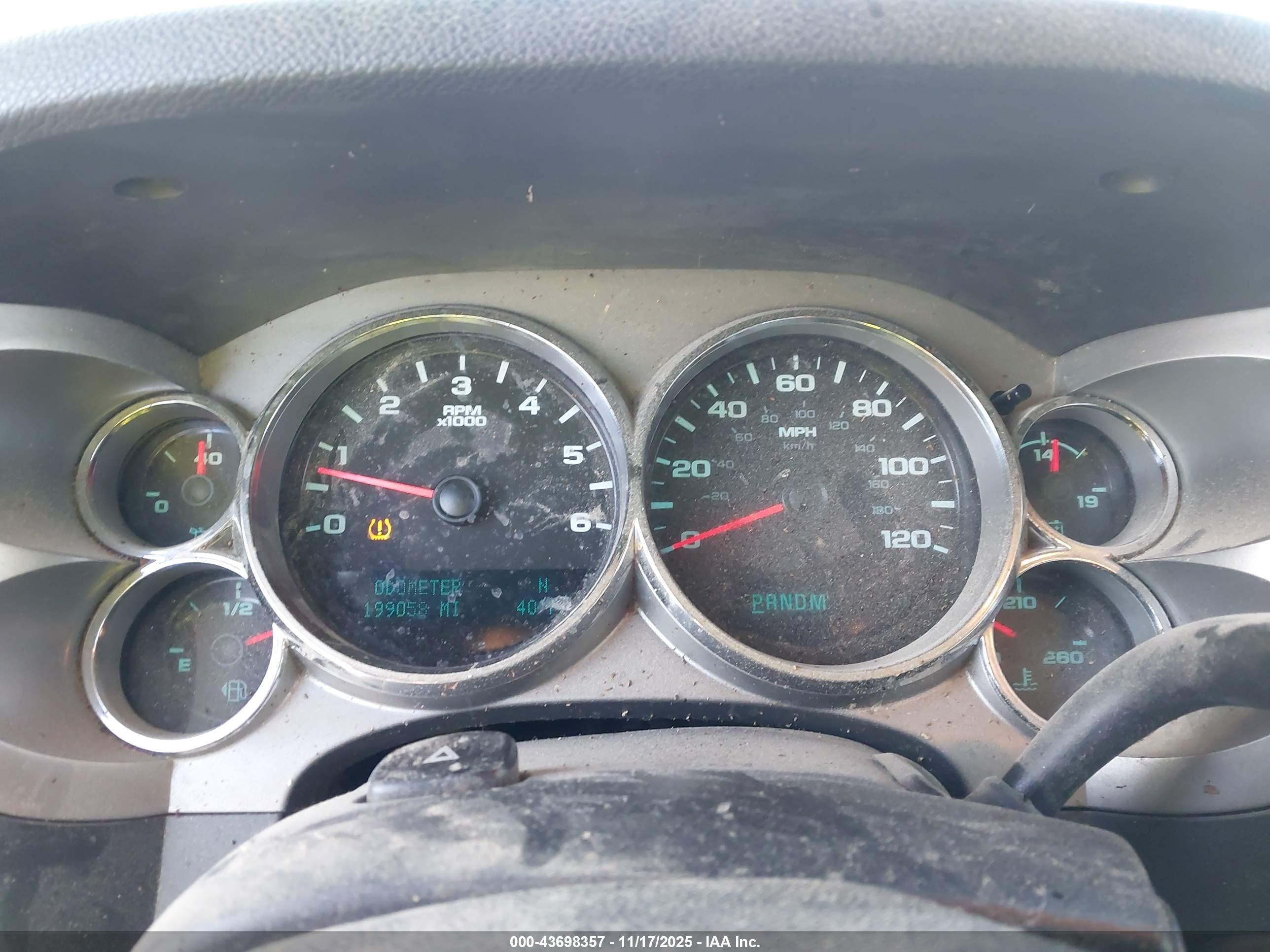 CHEVROLET SILVERADO image 7