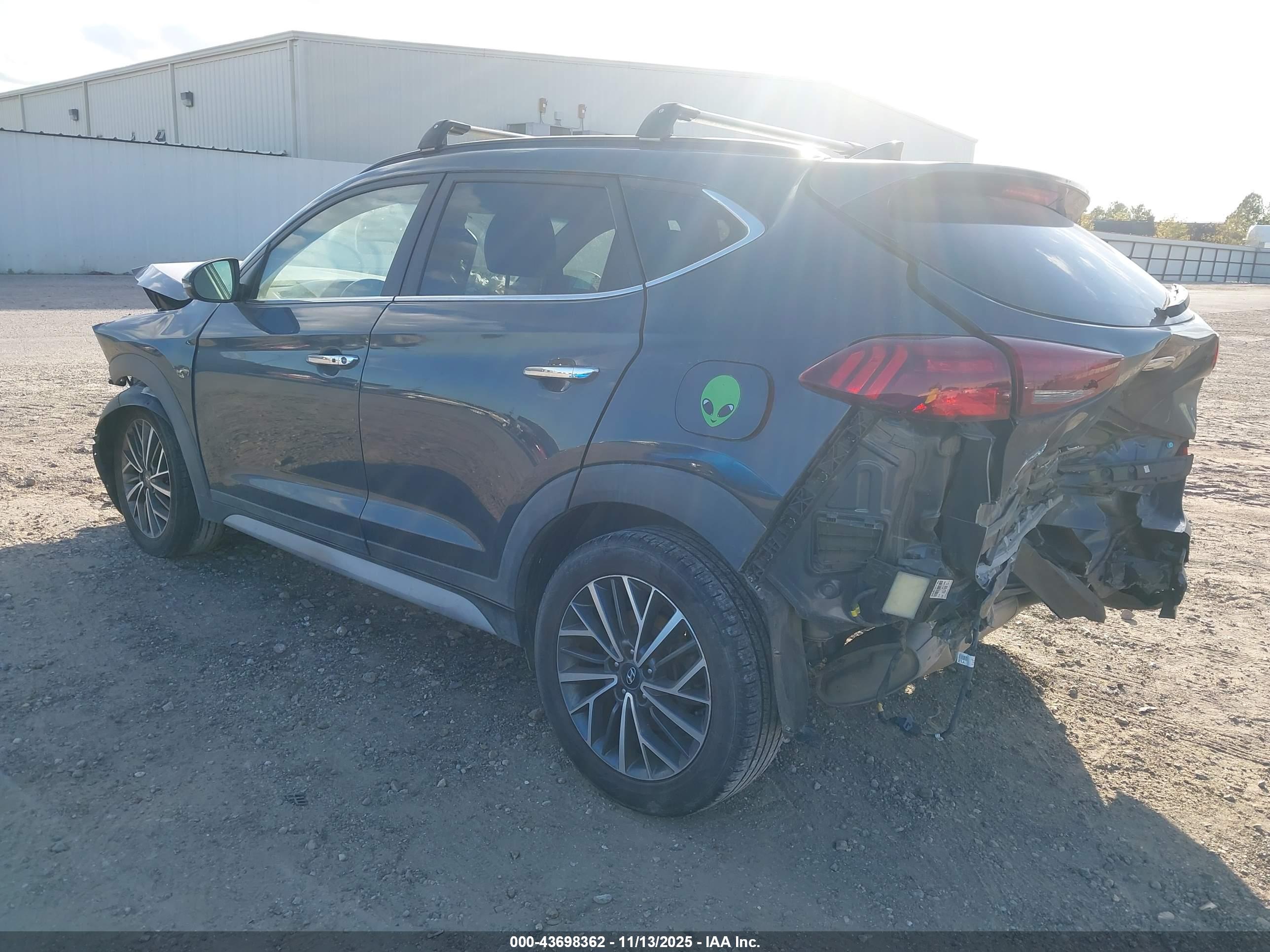 HYUNDAI TUCSON image 3