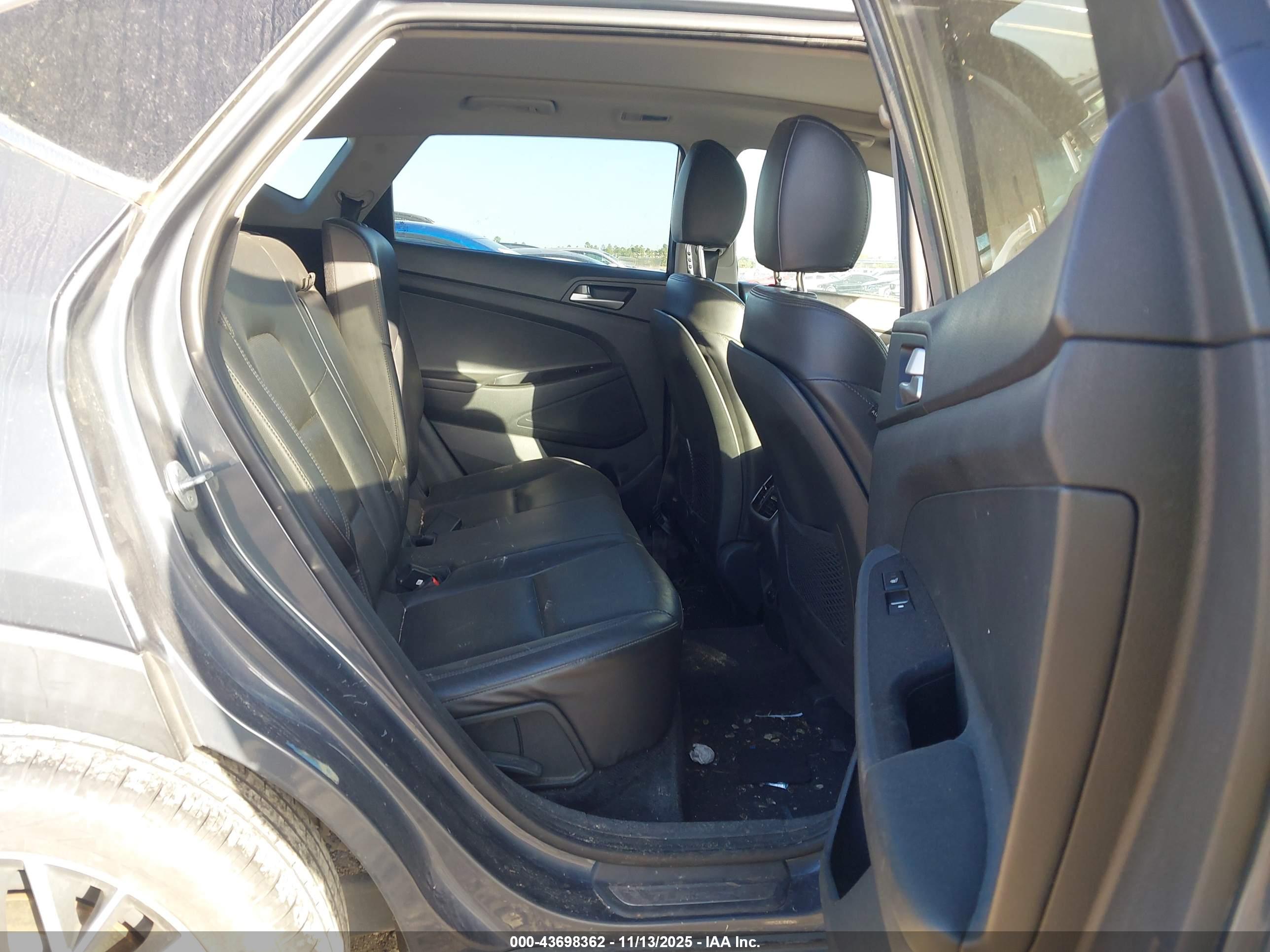 HYUNDAI TUCSON image 8
