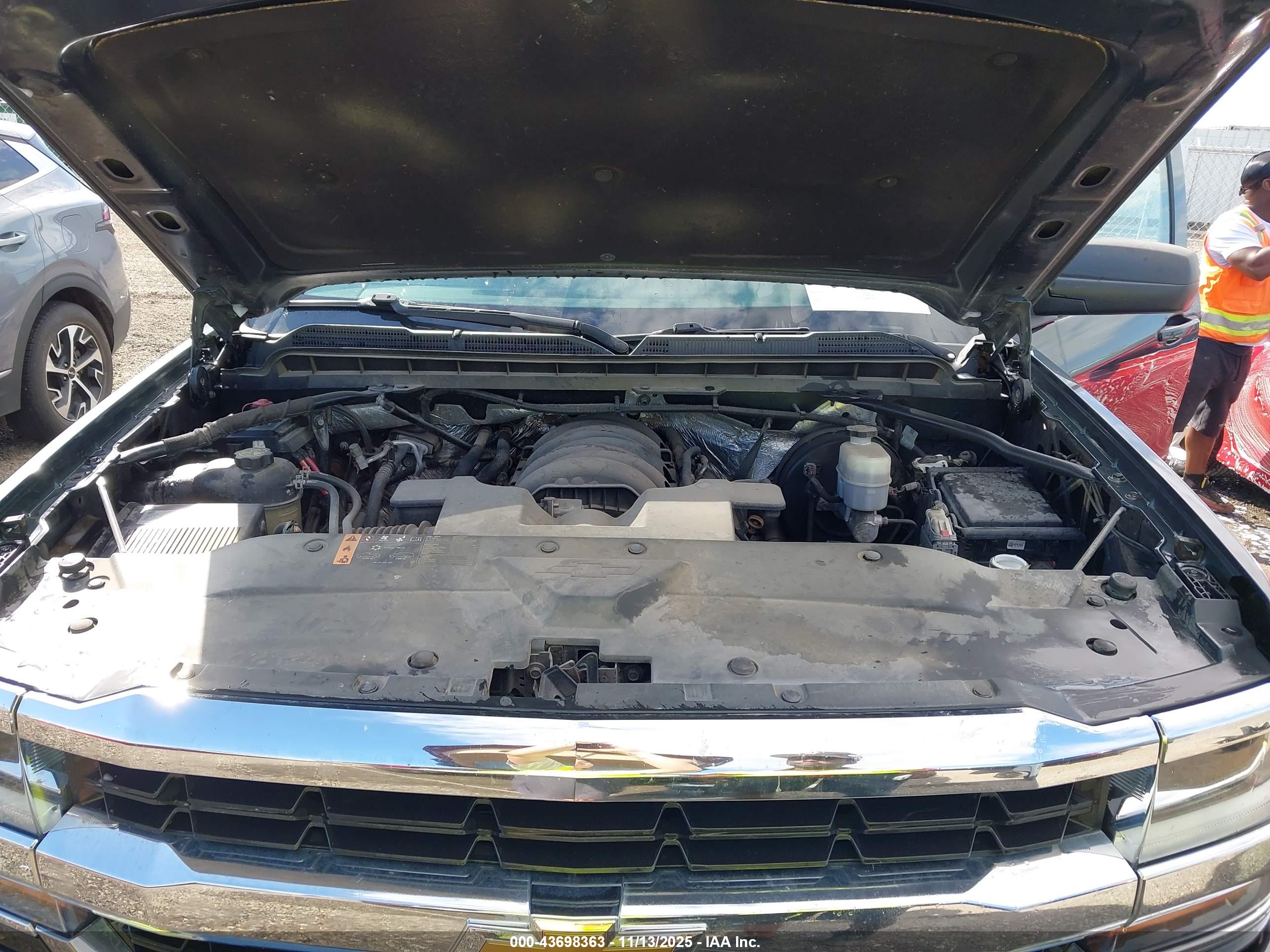 CHEVROLET SILVERADO image 10