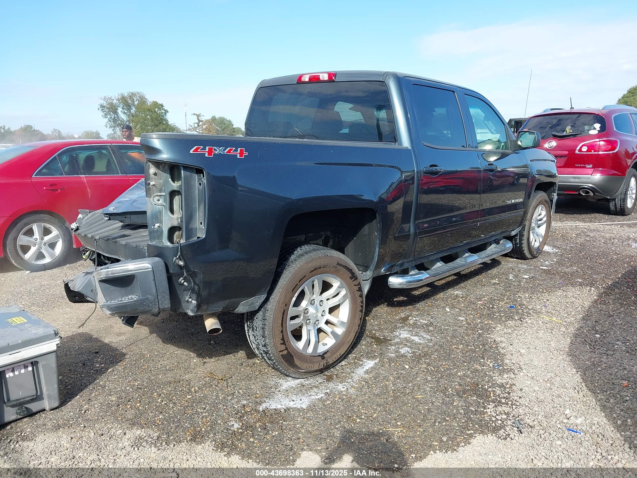 CHEVROLET SILVERADO image 4