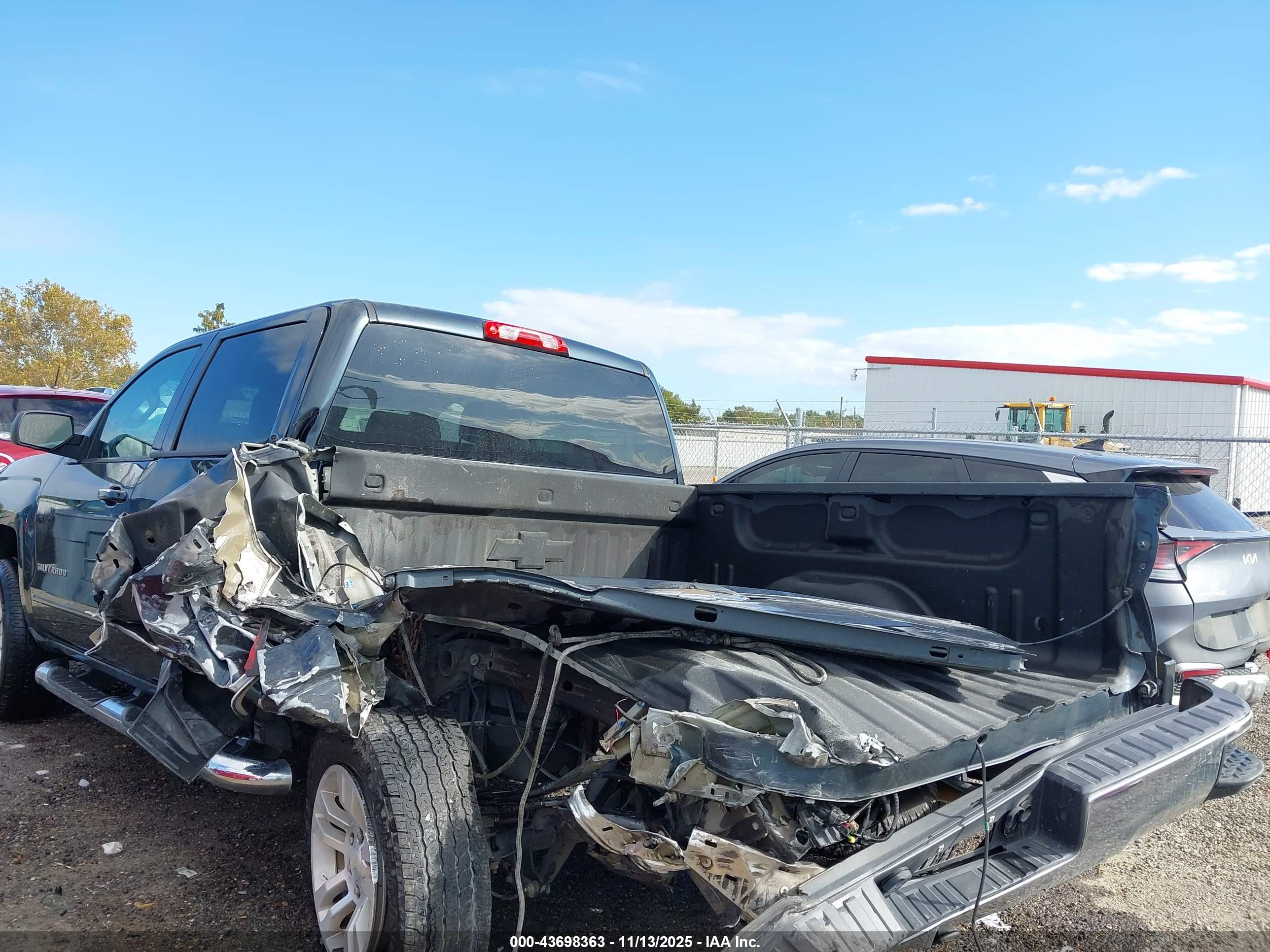 CHEVROLET SILVERADO image 6