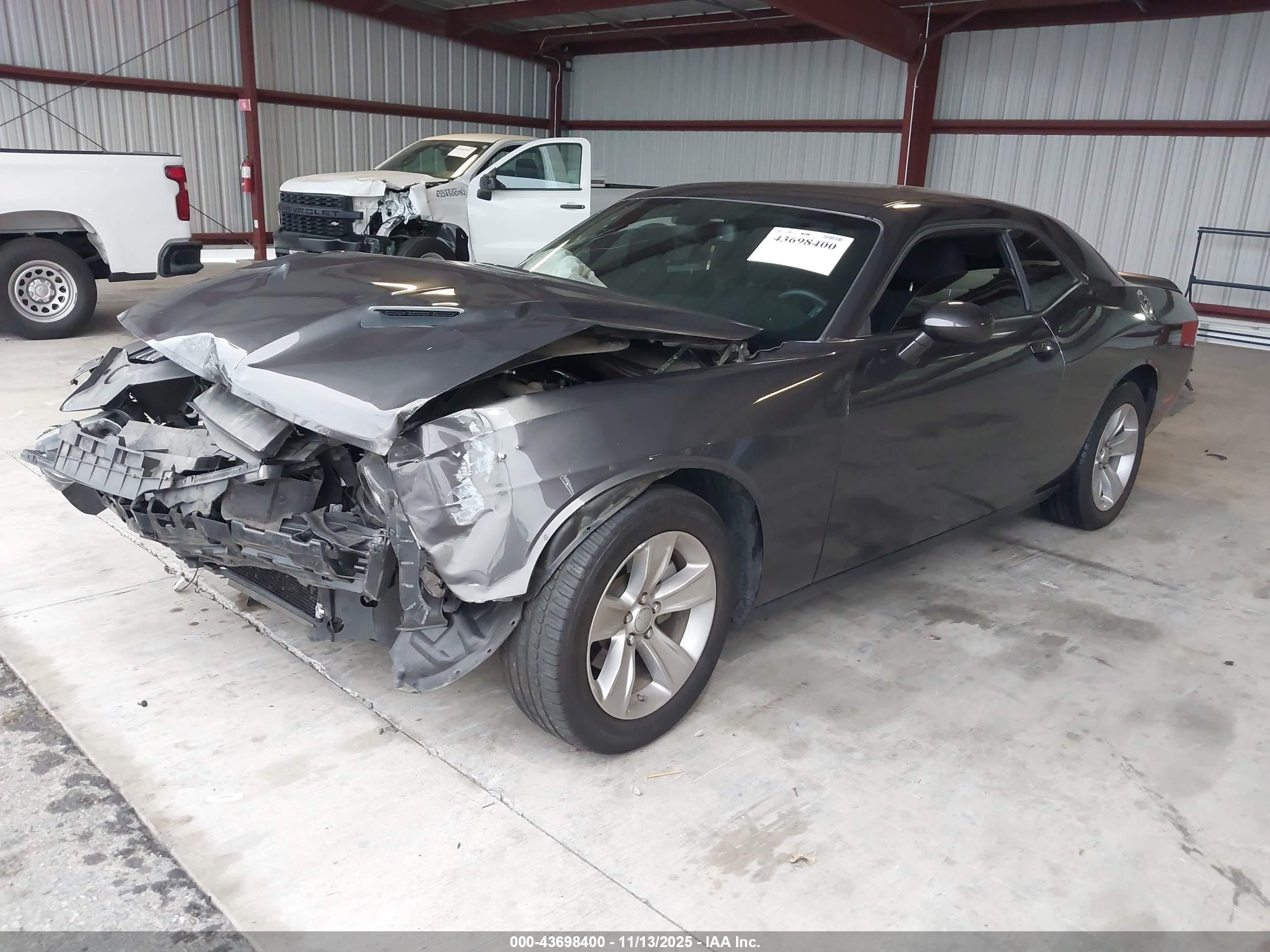DODGE CHALLENGER image 2