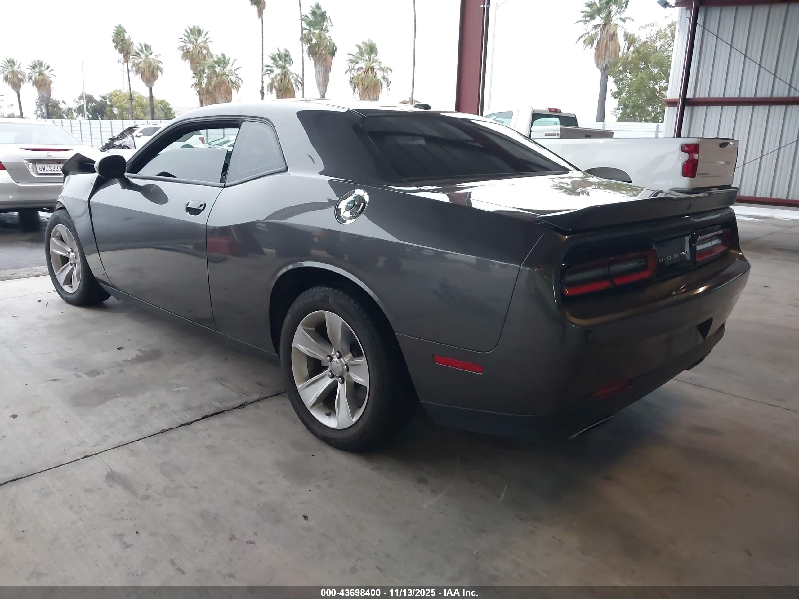 DODGE CHALLENGER image 3