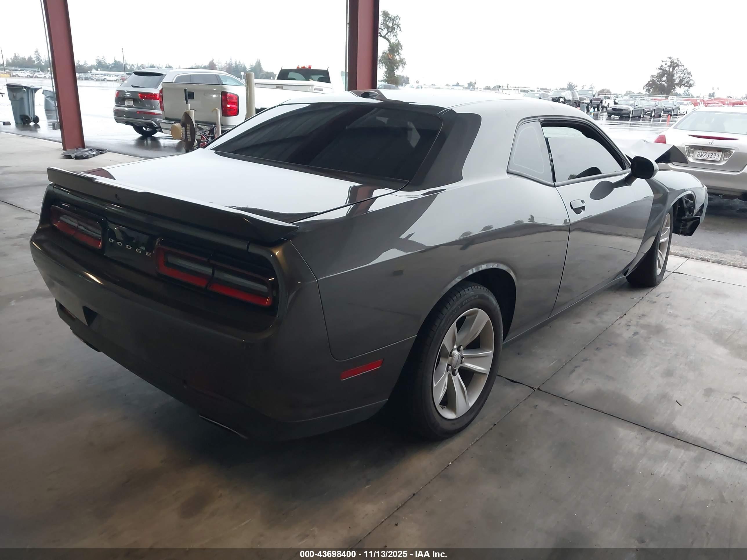 DODGE CHALLENGER image 4