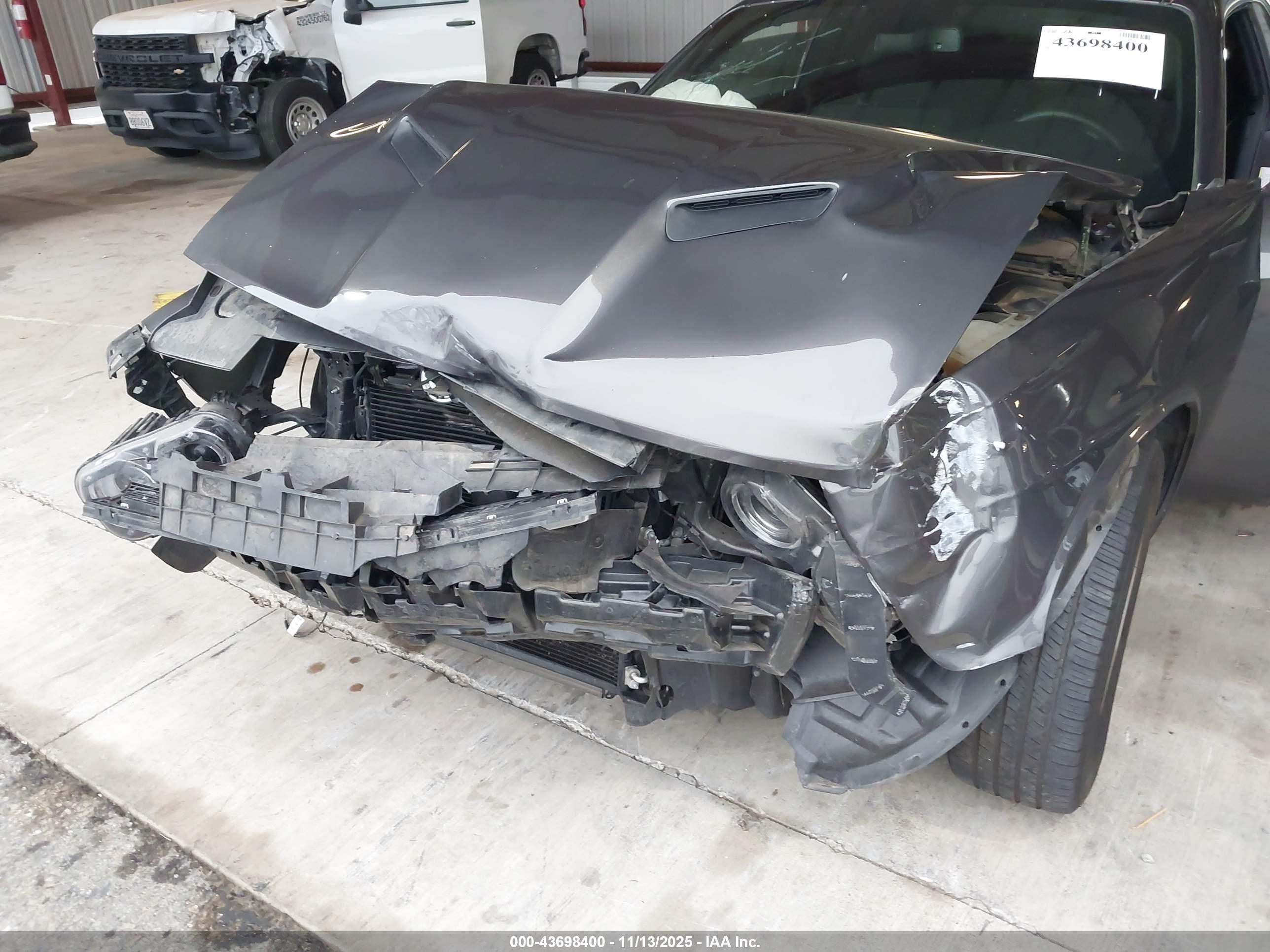 DODGE CHALLENGER image 6