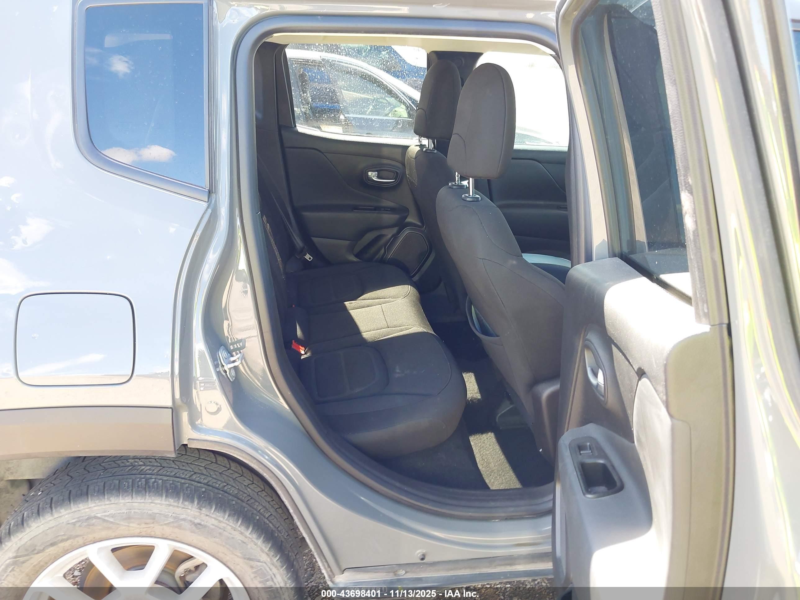 JEEP RENEGADE image 8
