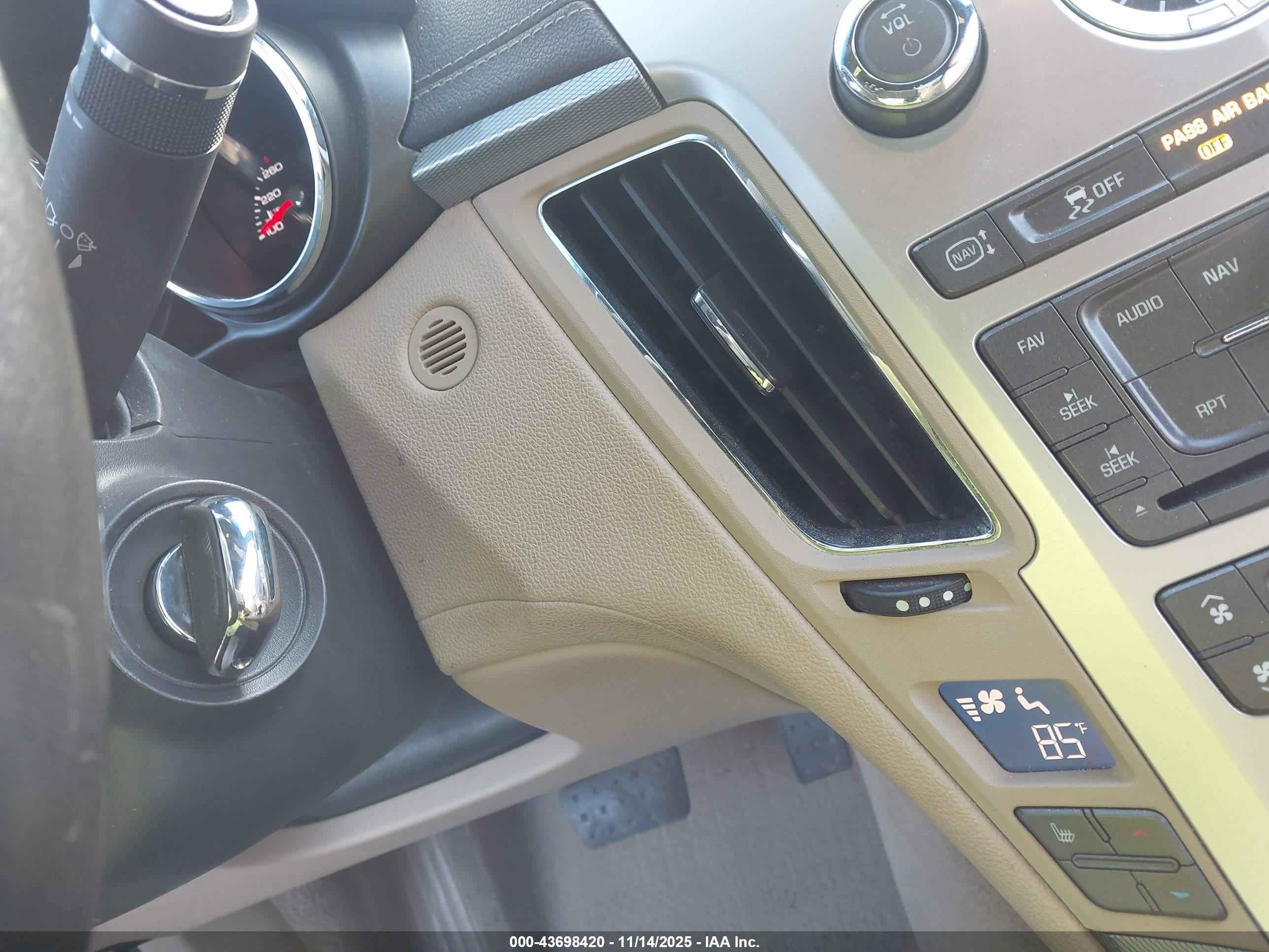 CADILLAC CTS image 11