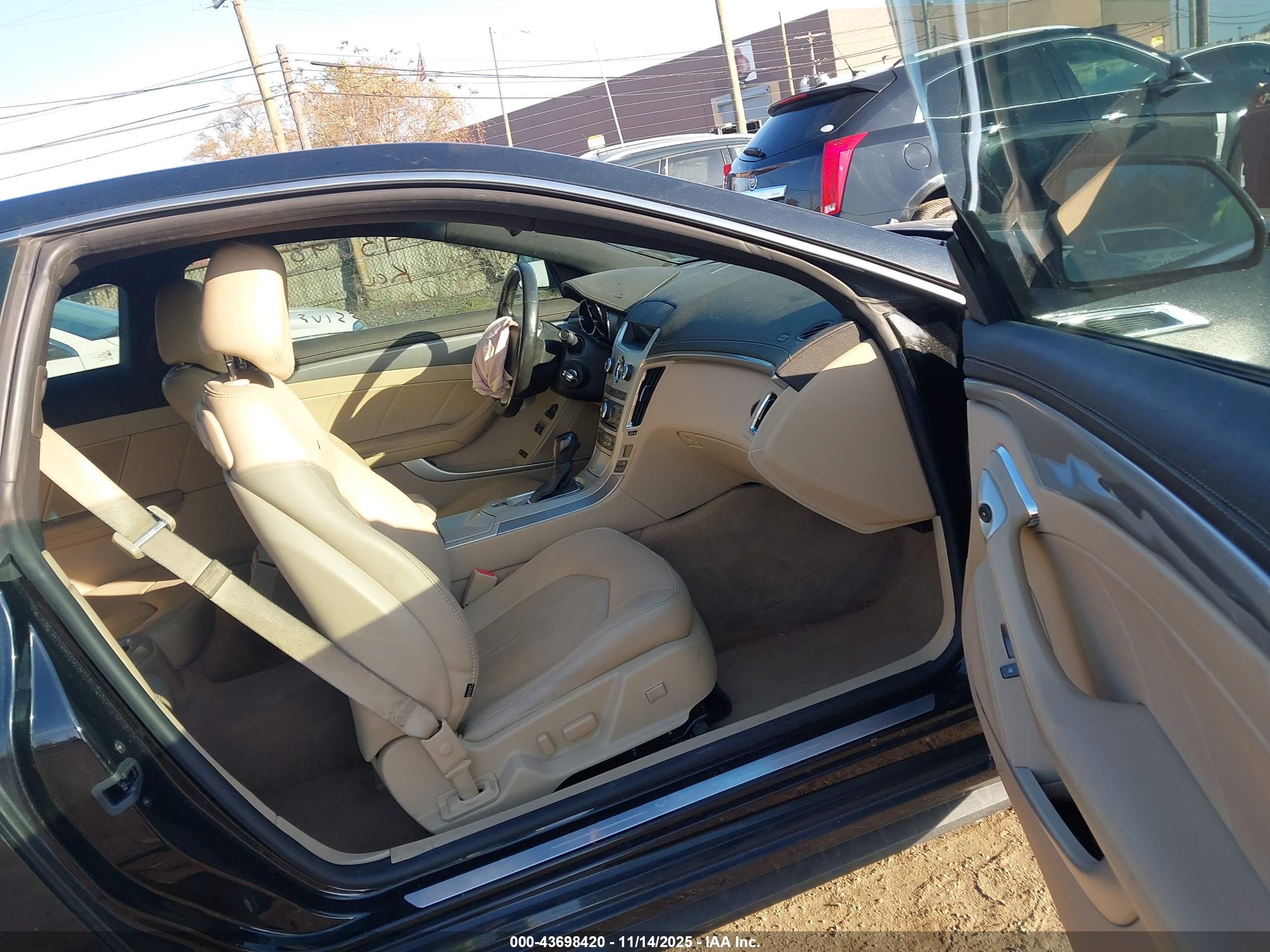 CADILLAC CTS image 5