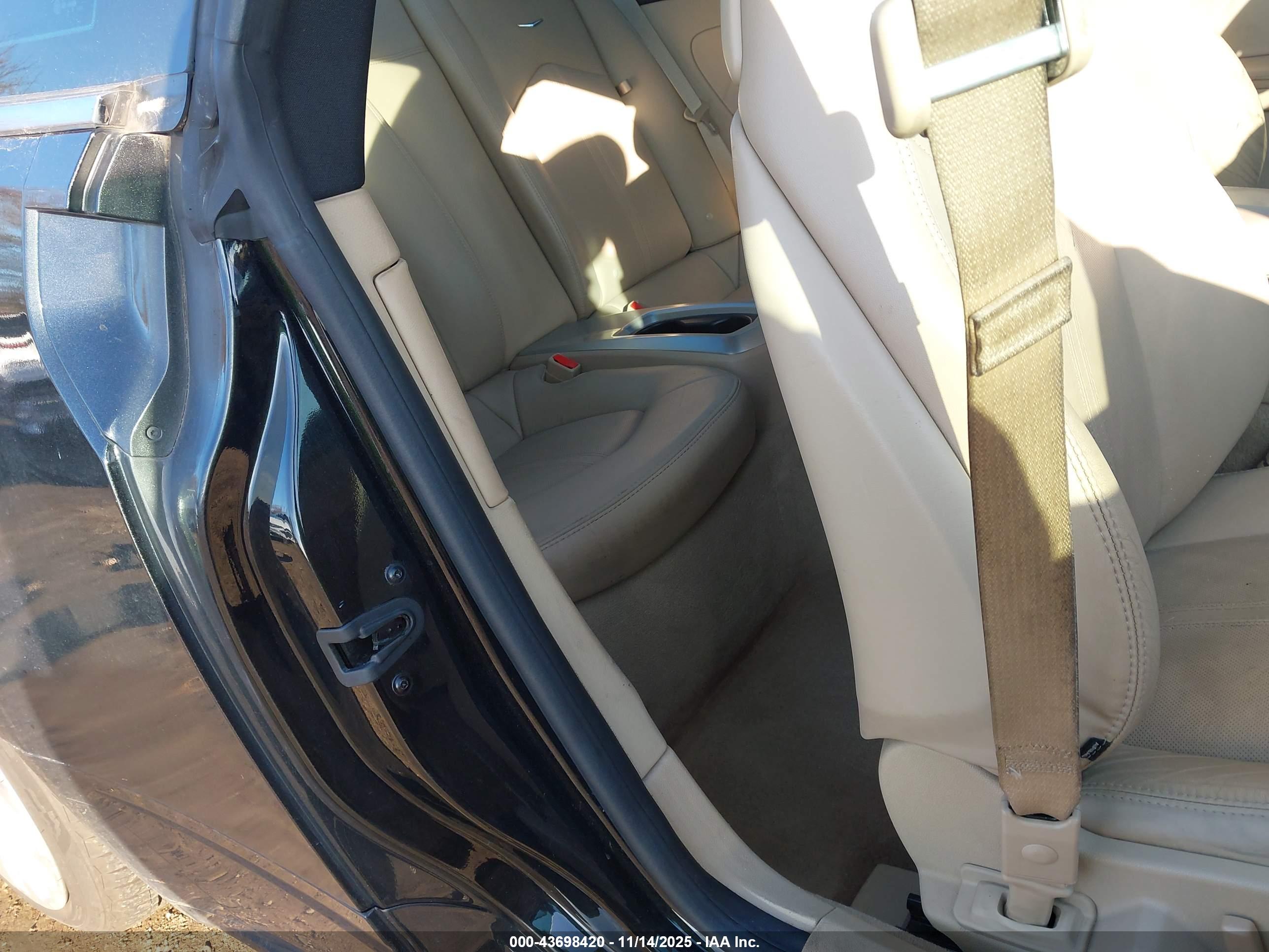 CADILLAC CTS image 8