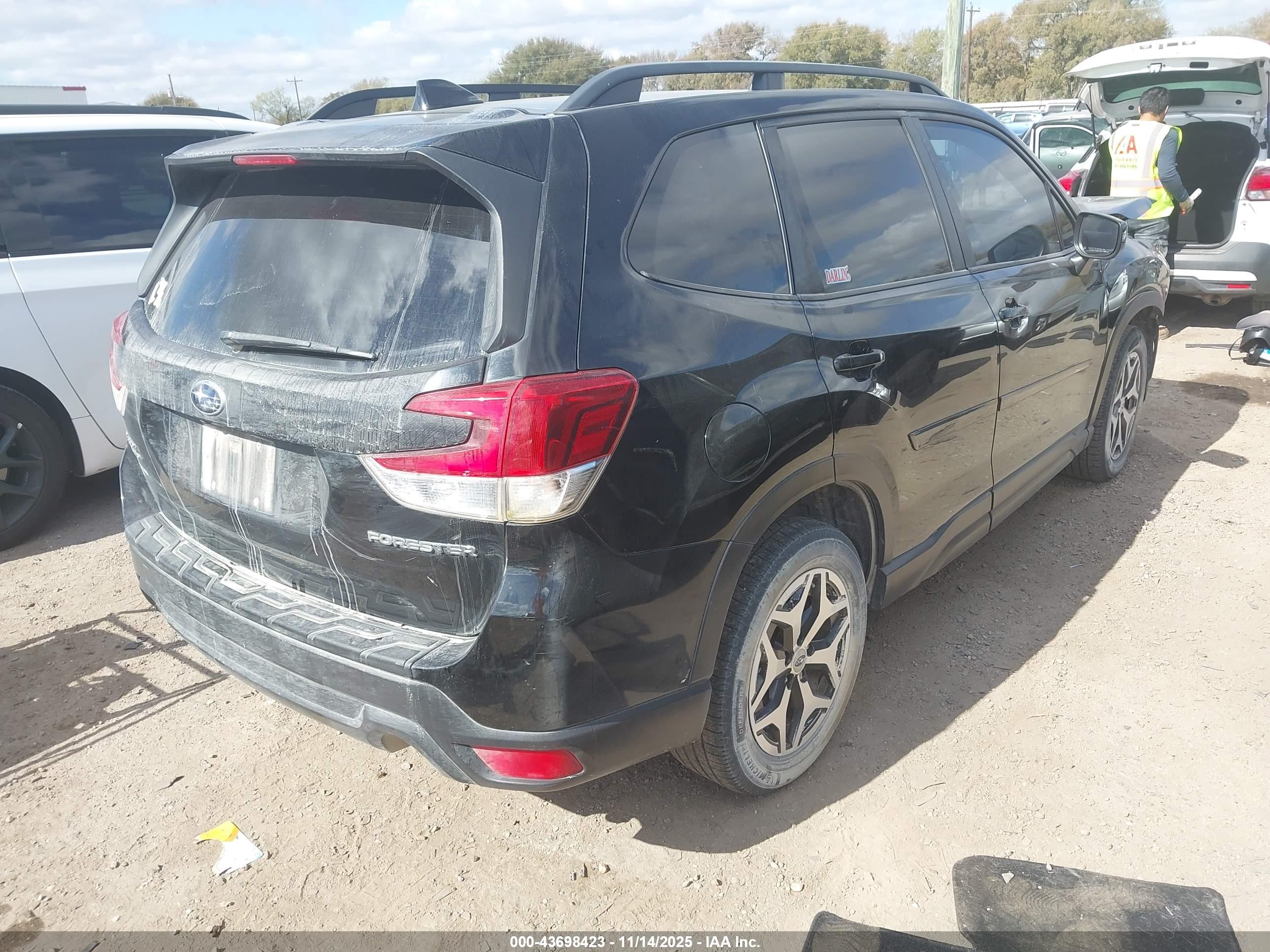 SUBARU FORESTER image 4