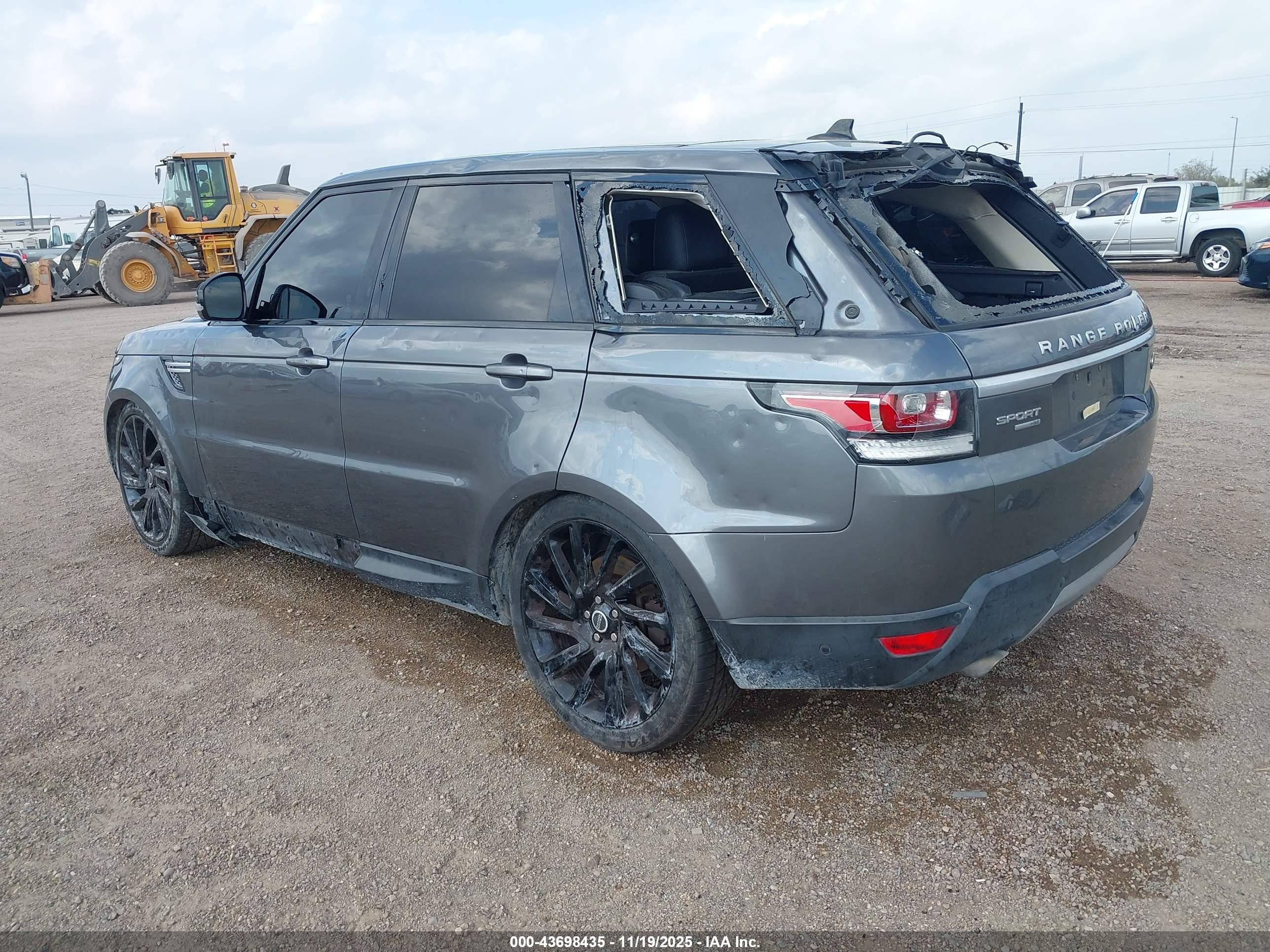 LAND ROVER image 3
