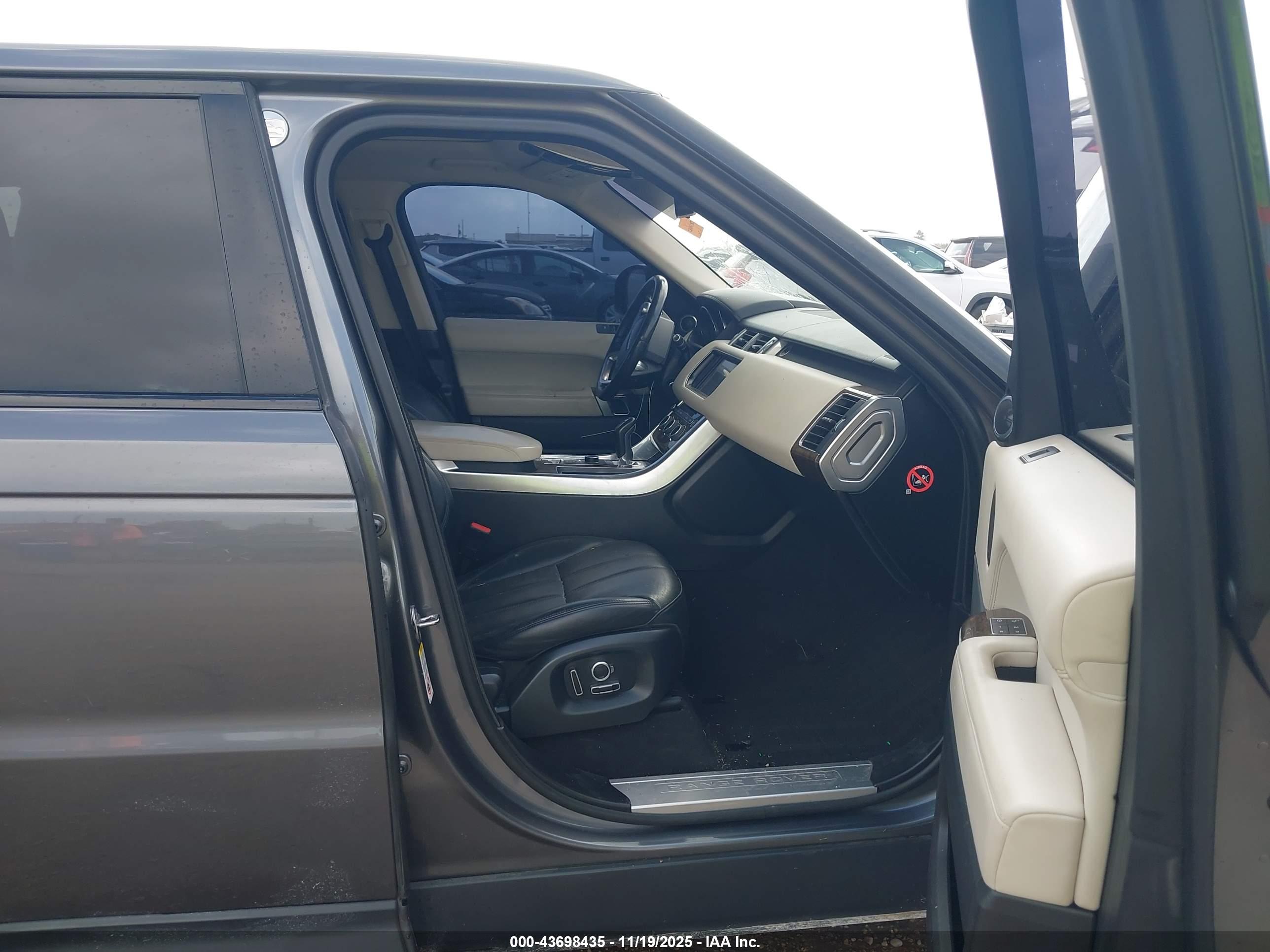 LAND ROVER image 5