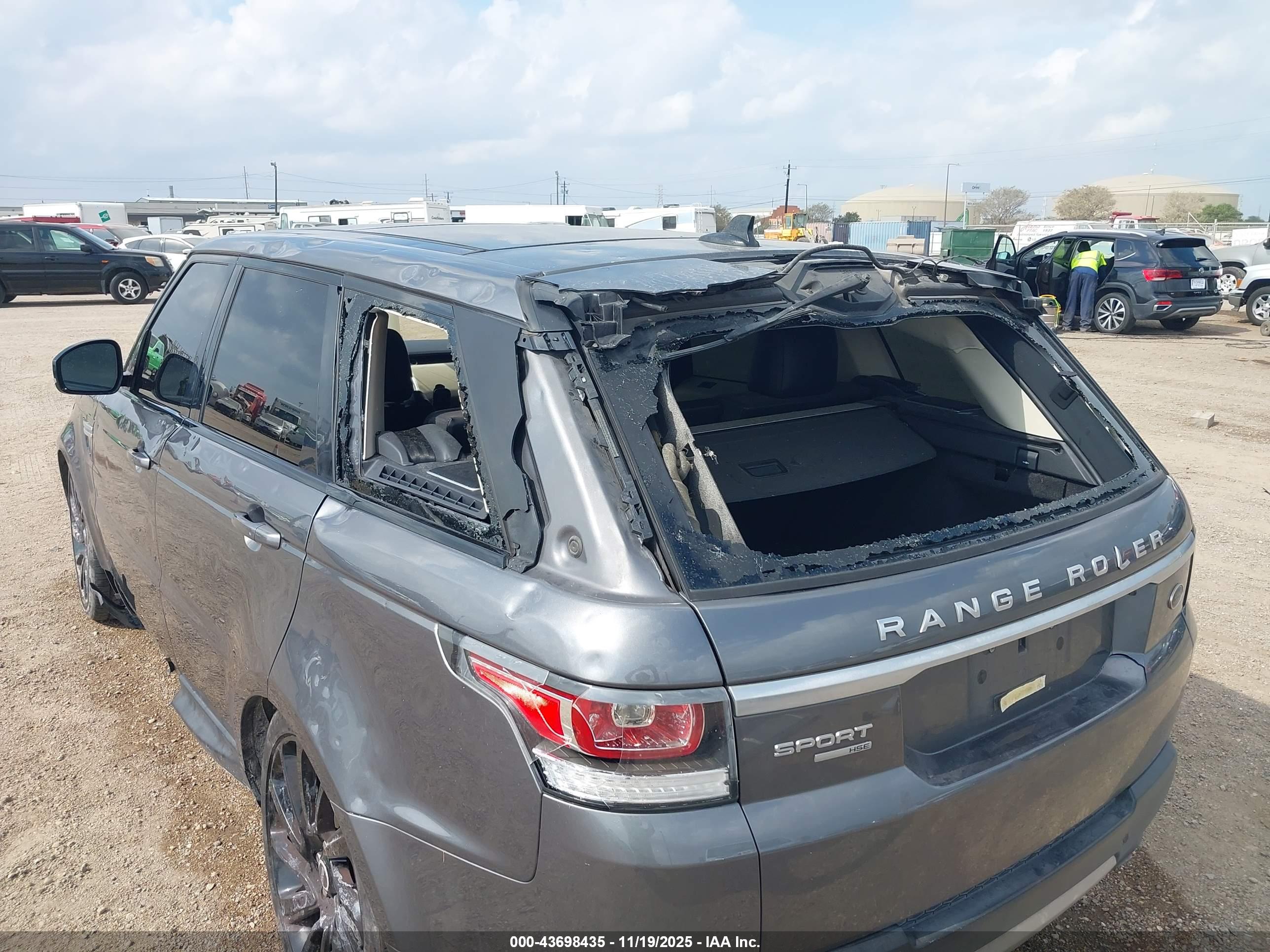 LAND ROVER image 6