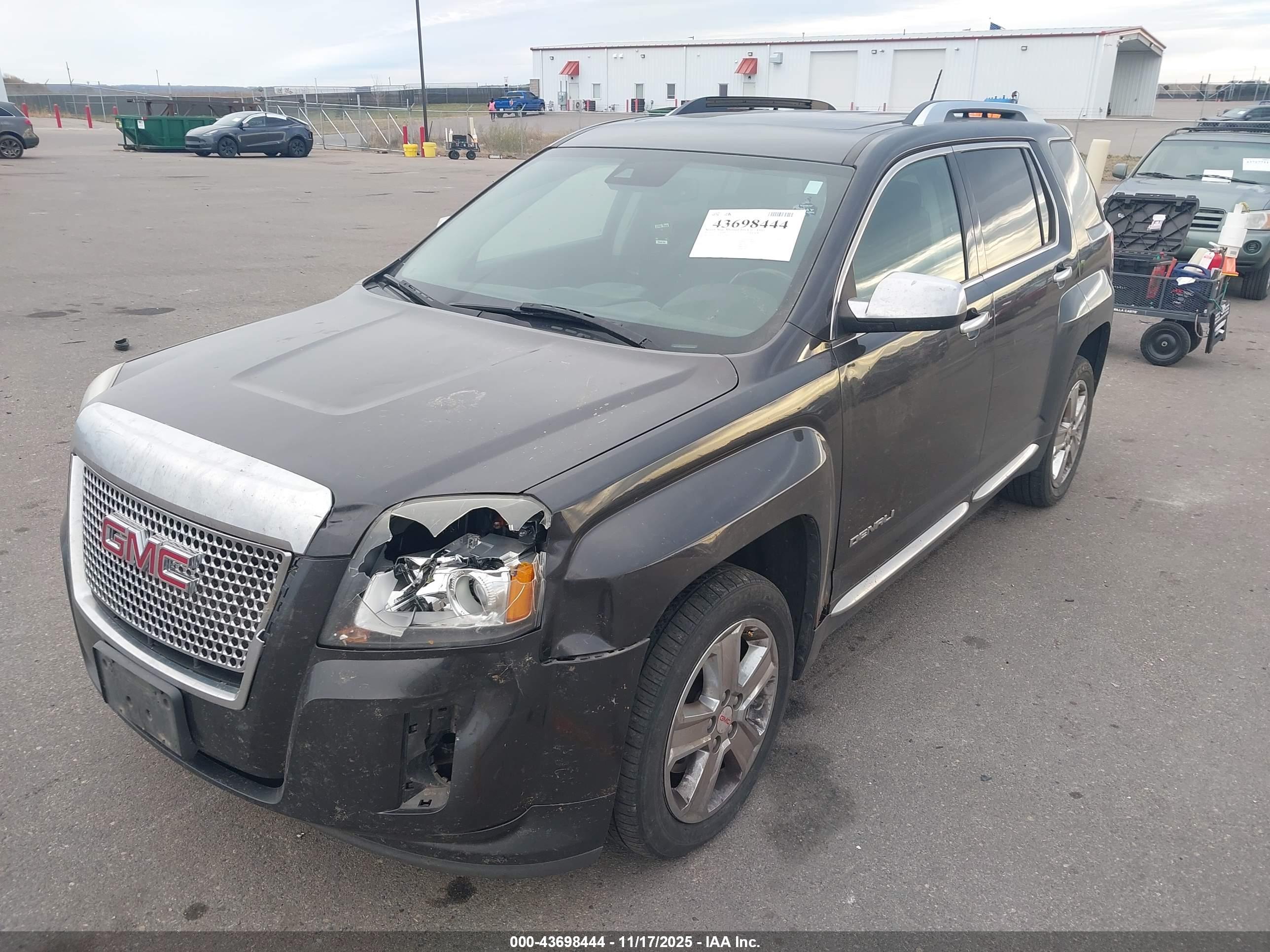GMC TERRAIN image 2