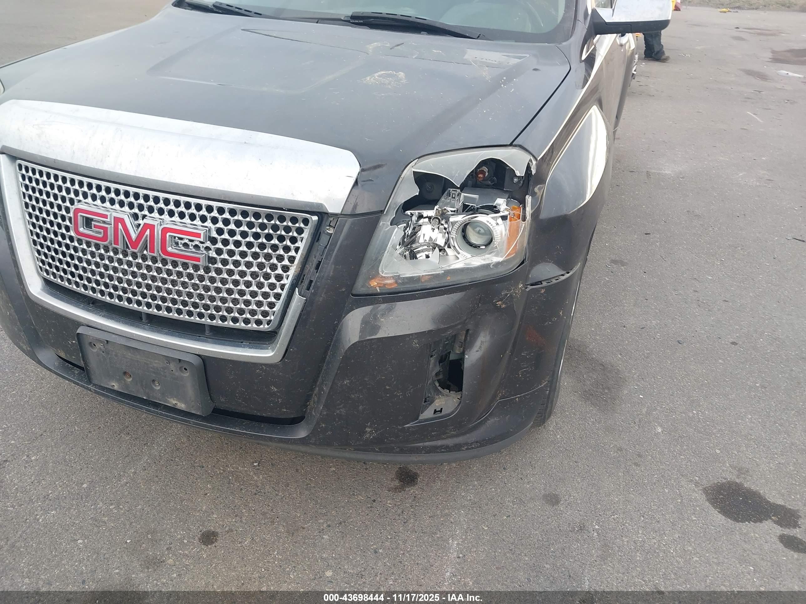 GMC TERRAIN image 6