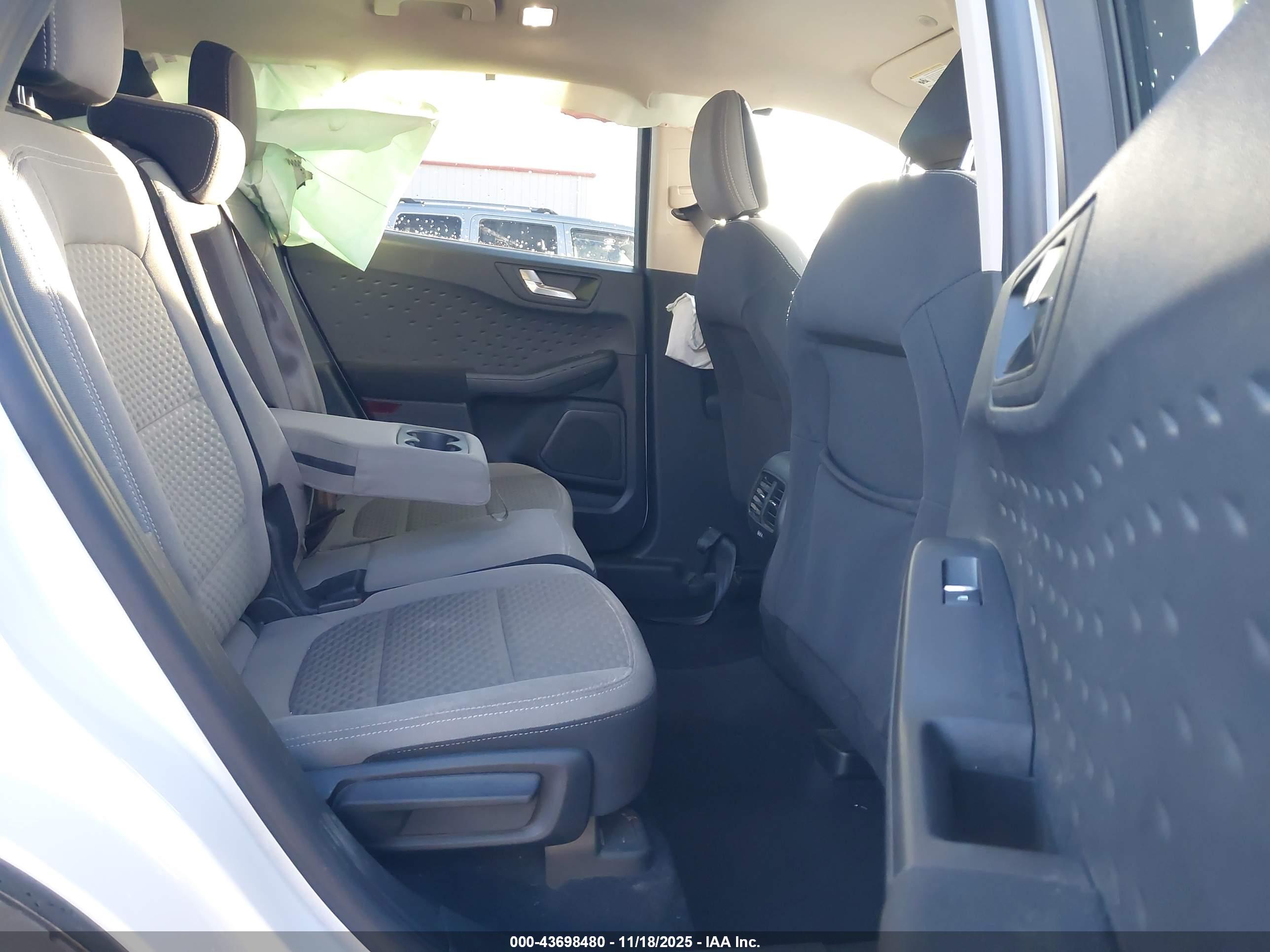 FORD ESCAPE image 8