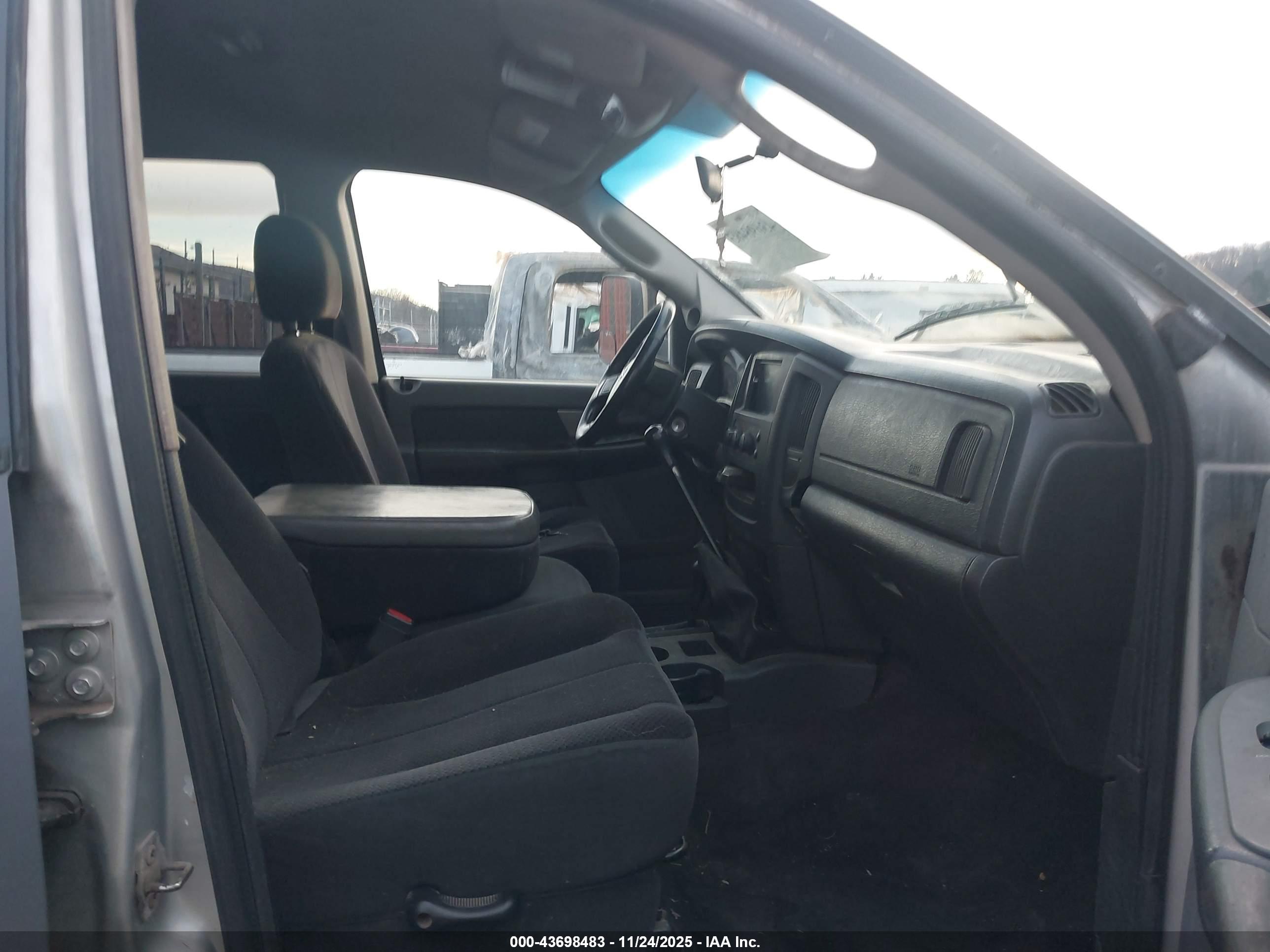 DODGE RAM image 5