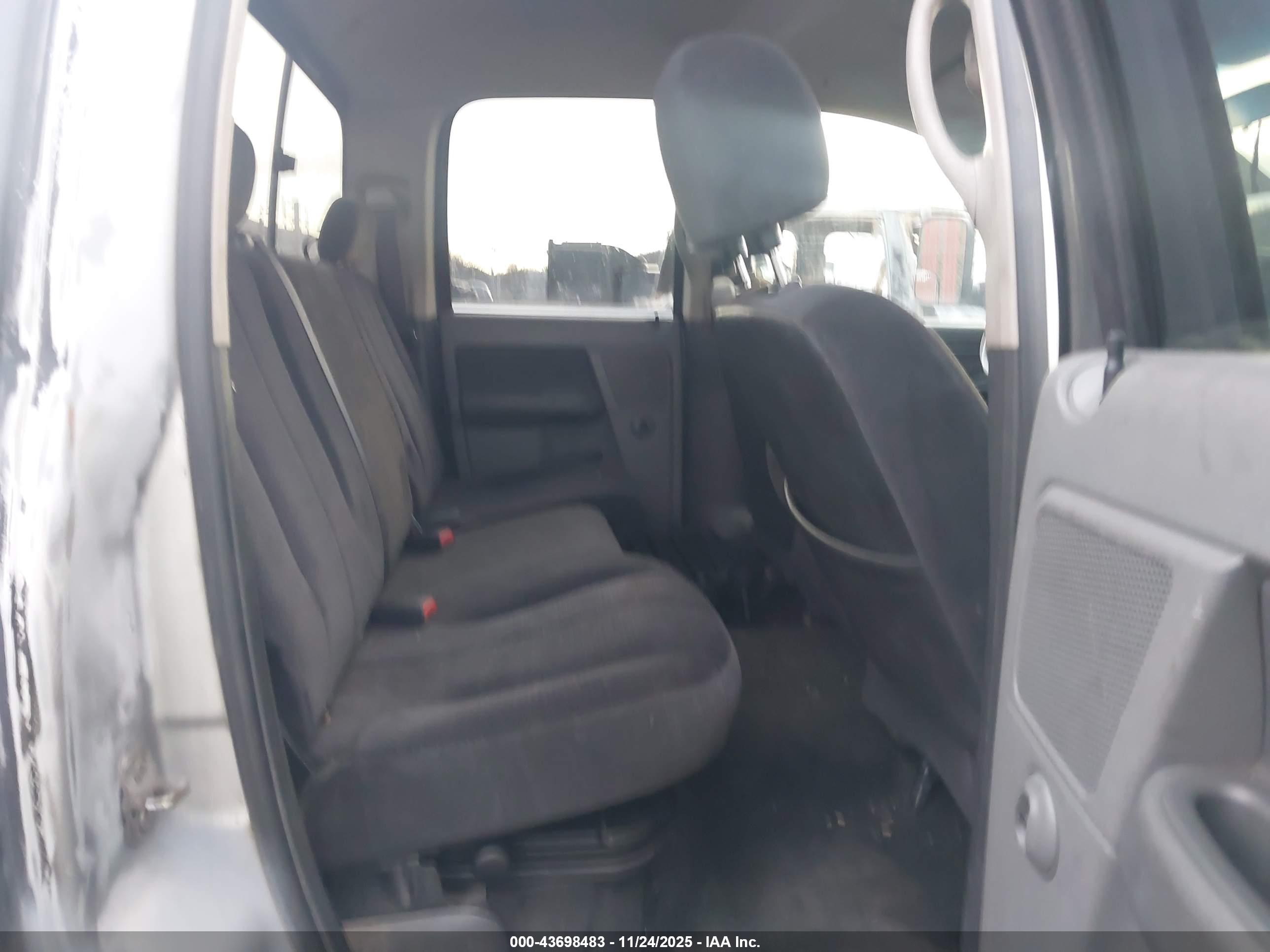 DODGE RAM image 7