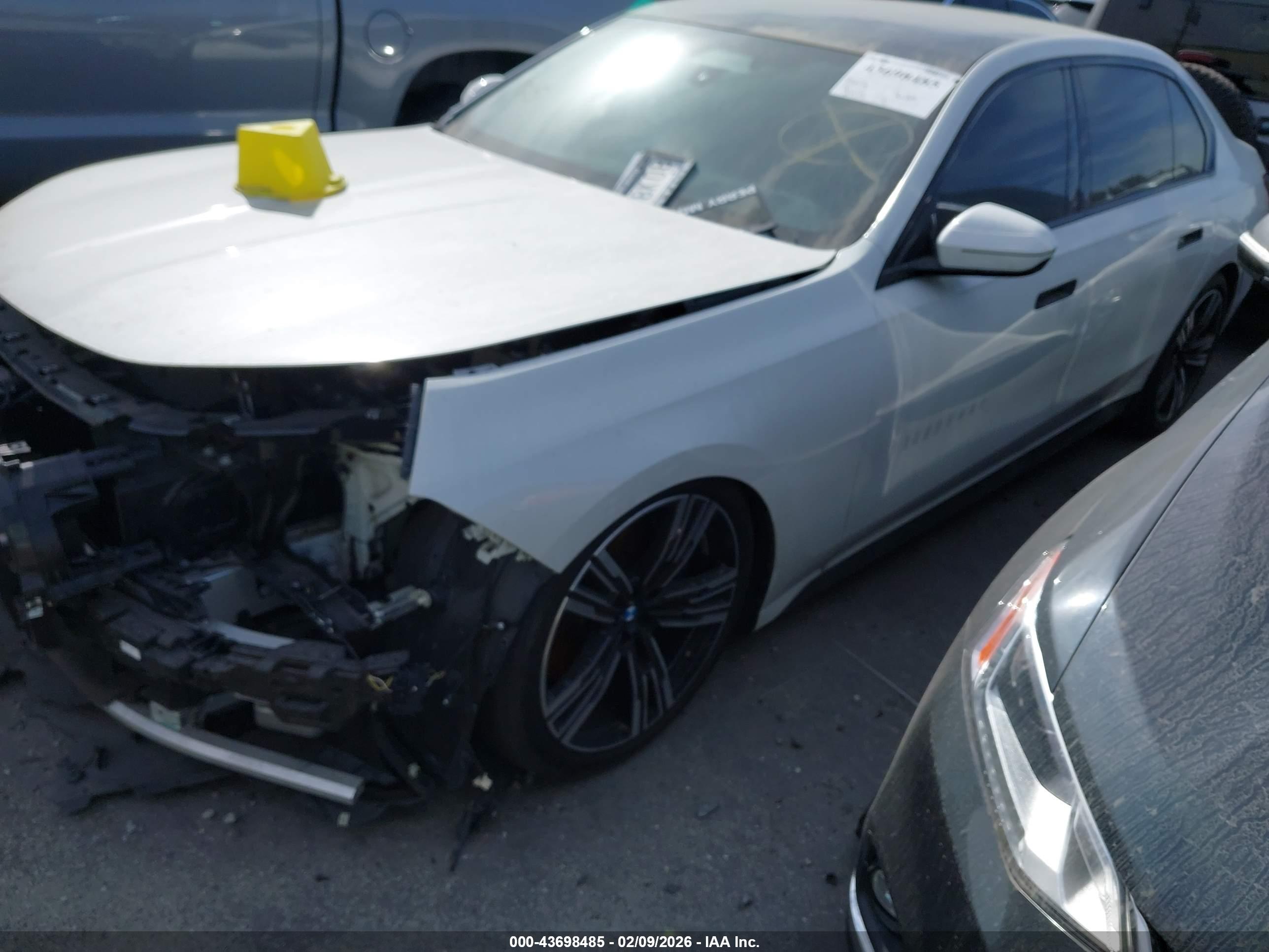 BMW I7 image 2