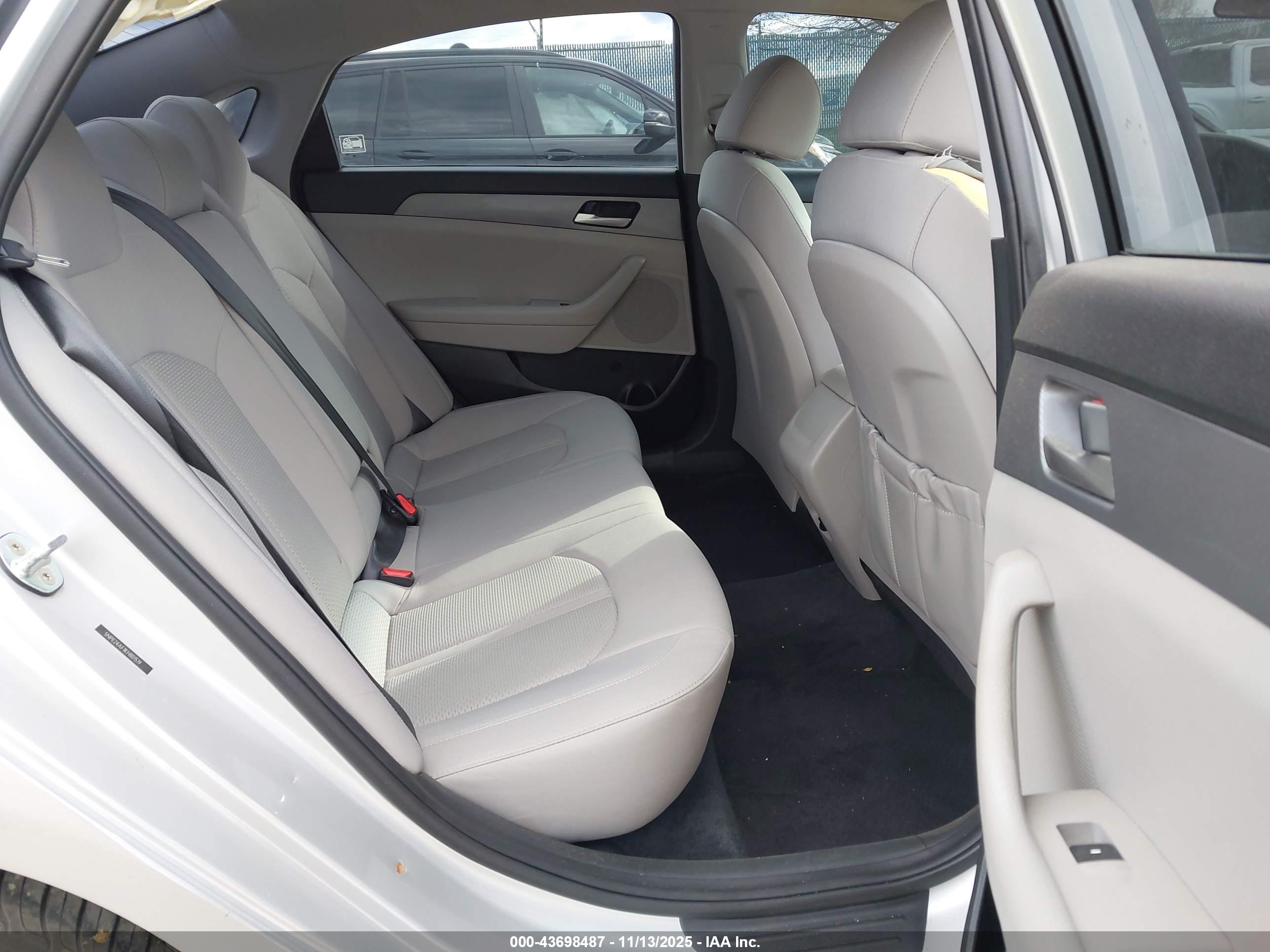 HYUNDAI SONATA image 8