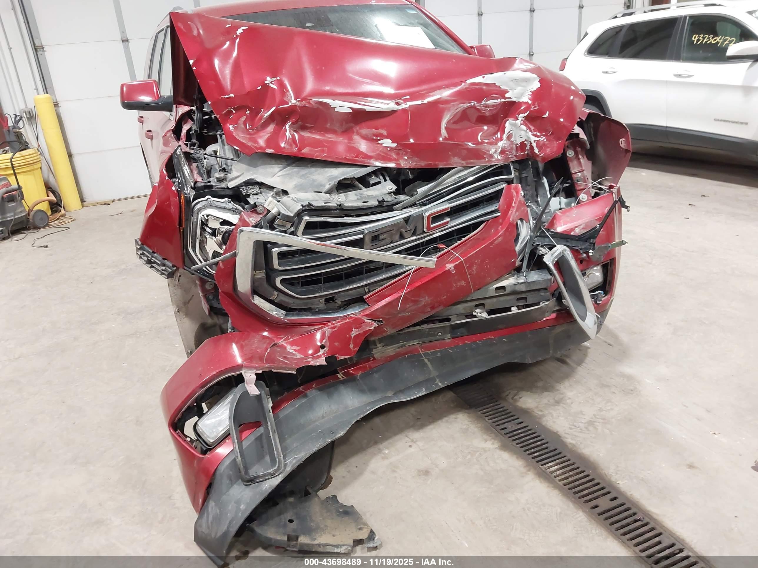 GMC YUKON image 6