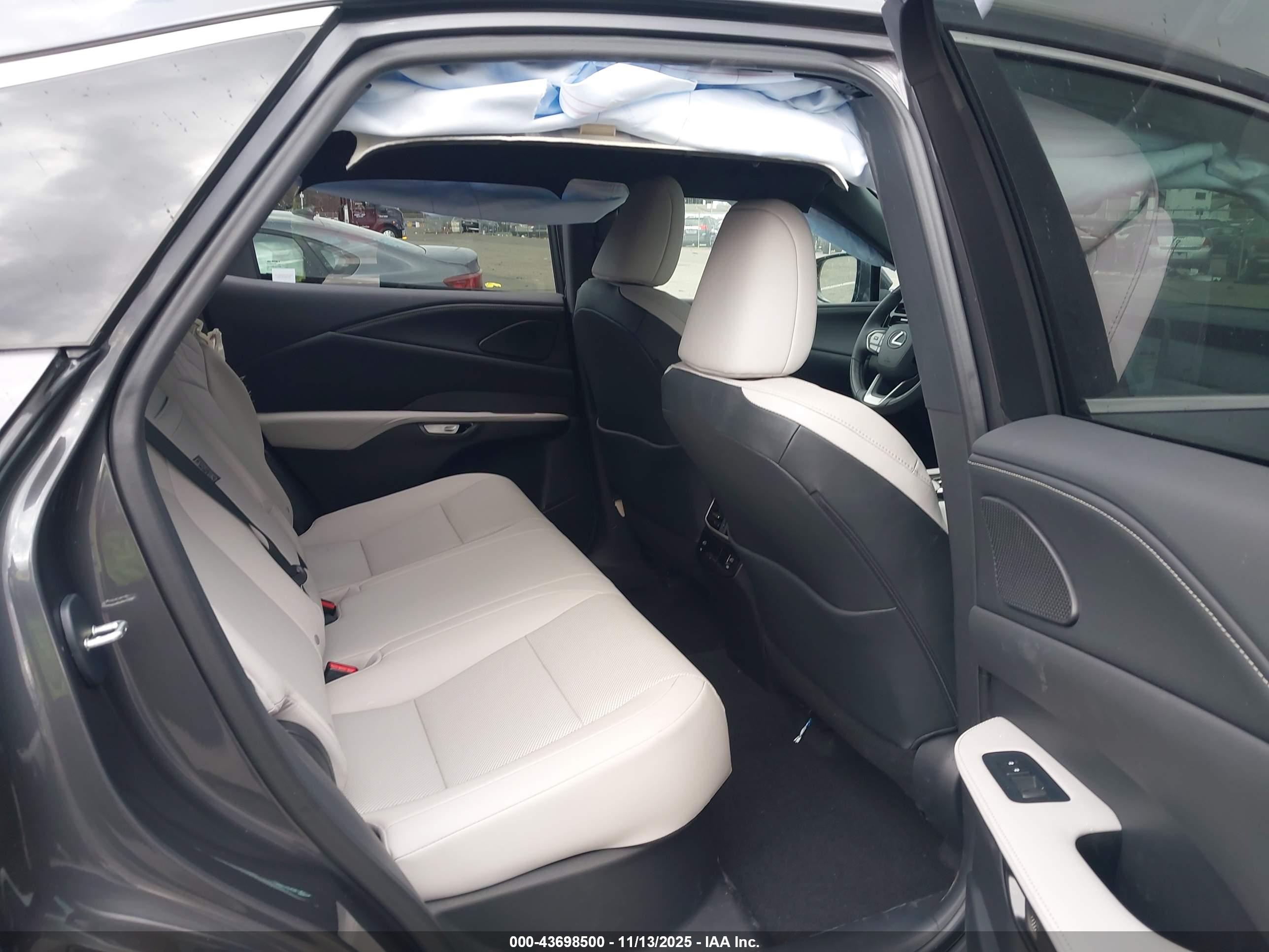 LEXUS RX image 8