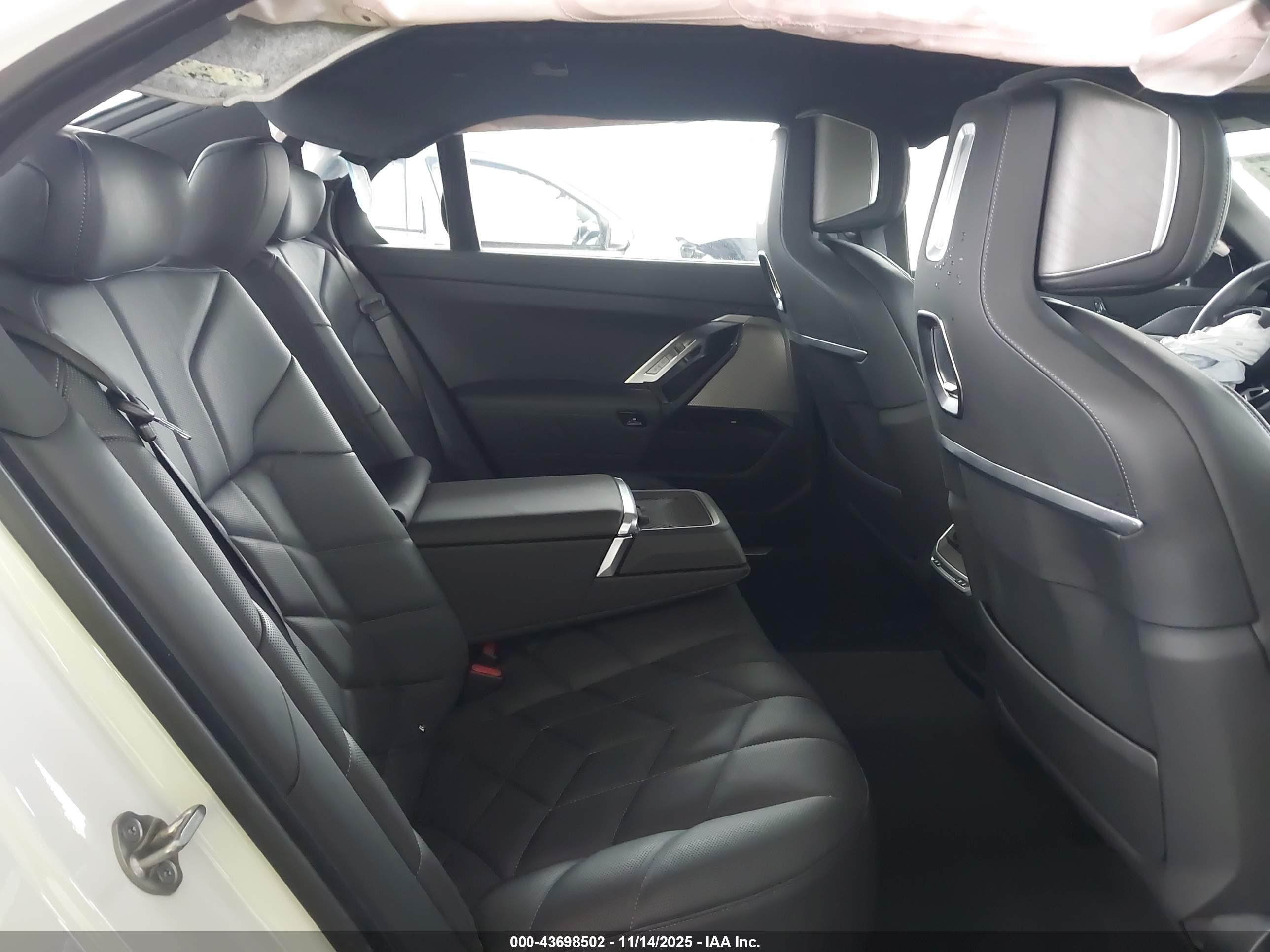 BMW 740 image 8