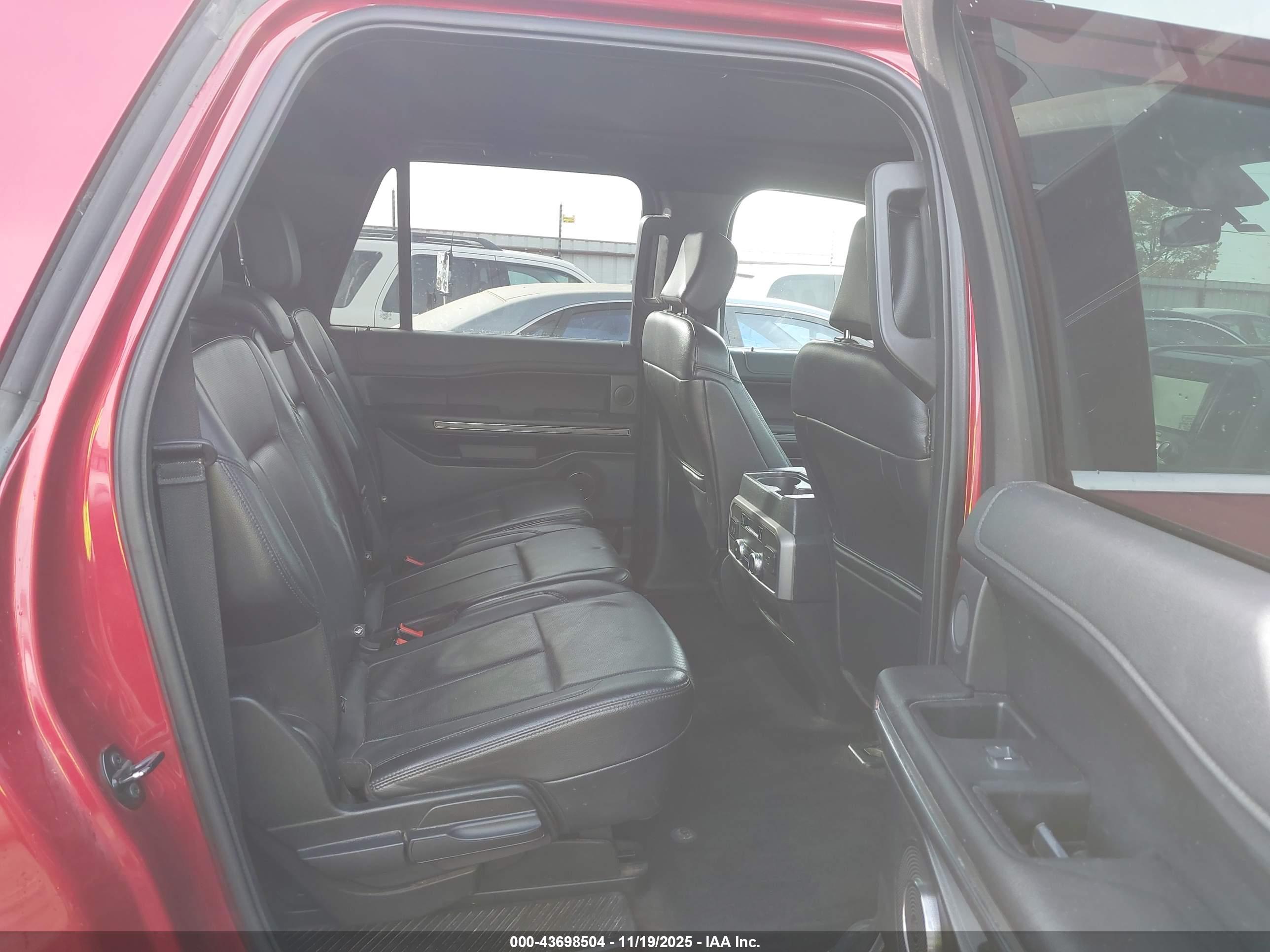 FORD EXPEDITION image 8