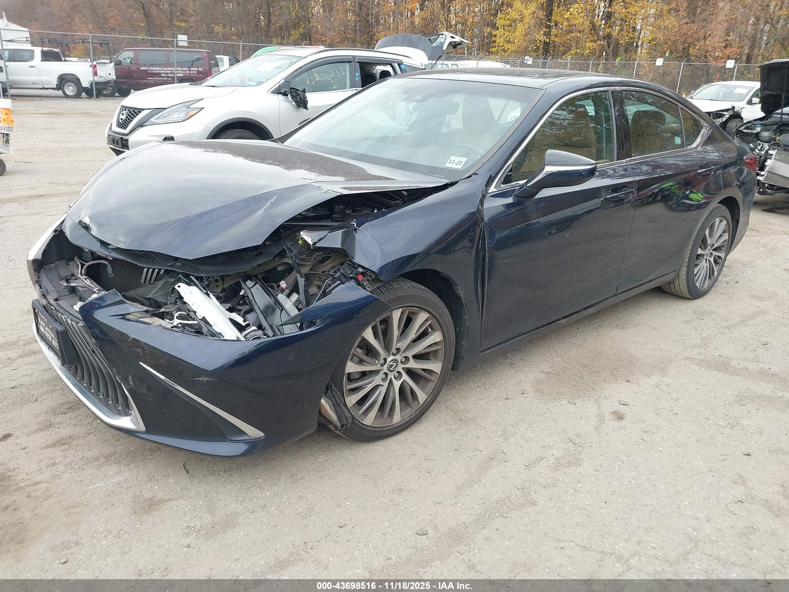LEXUS ES image 2