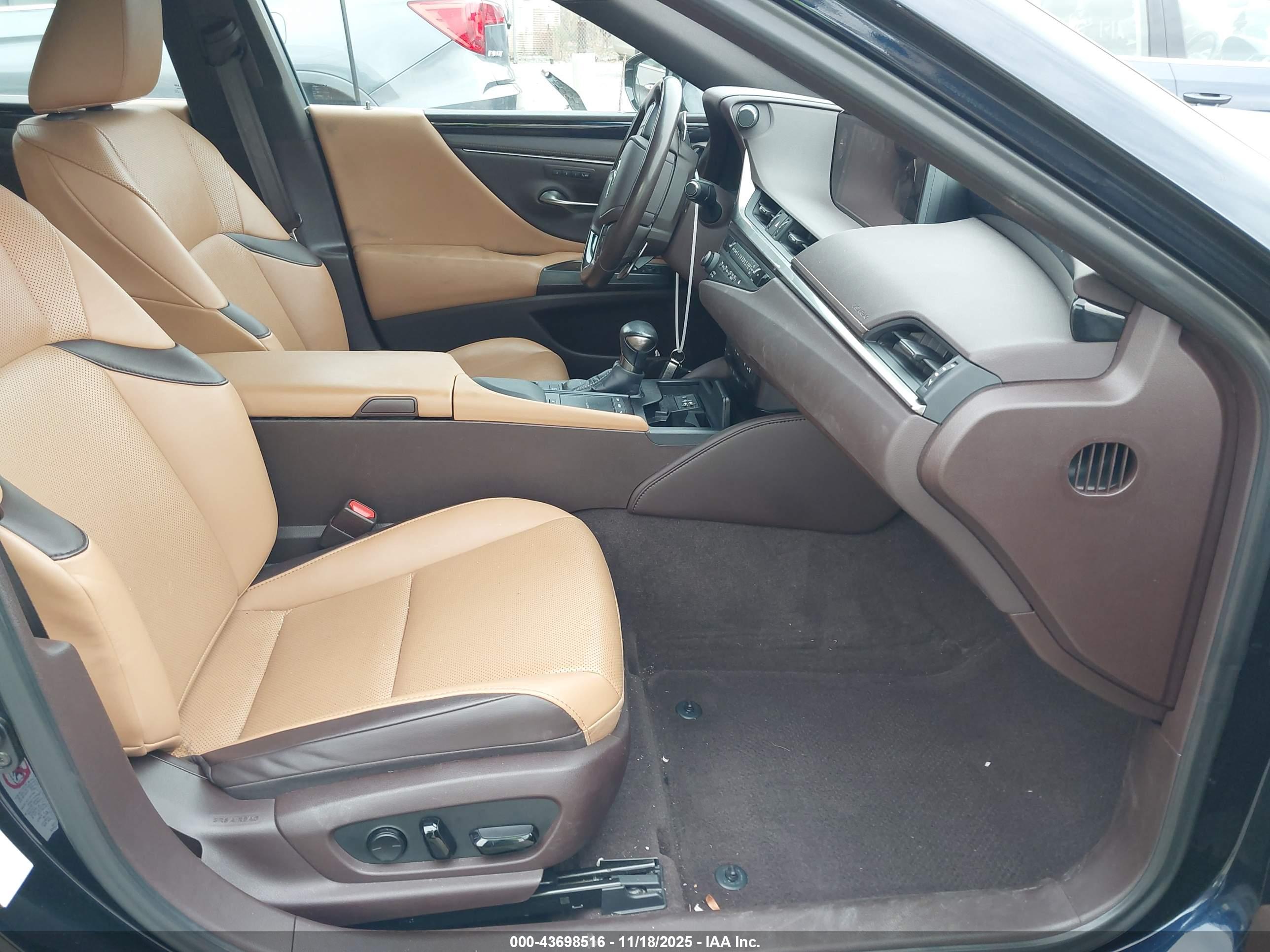 LEXUS ES image 5