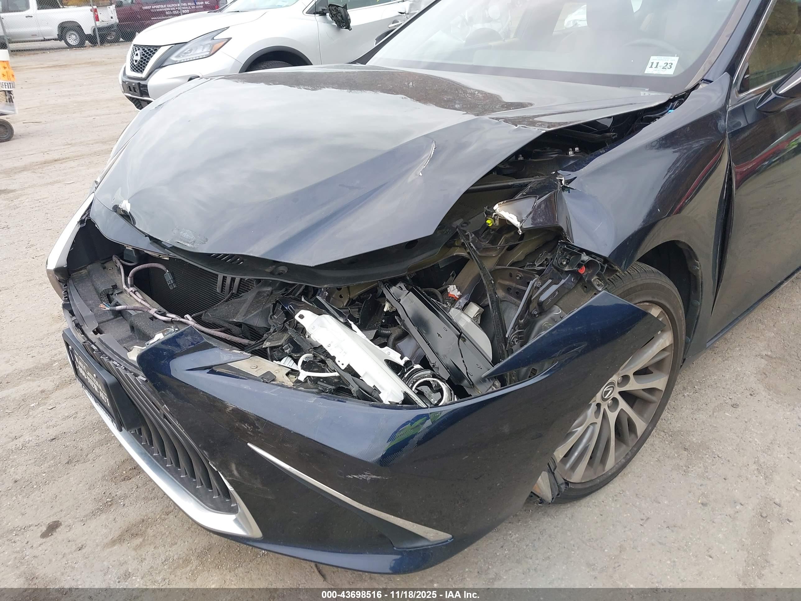 LEXUS ES image 6