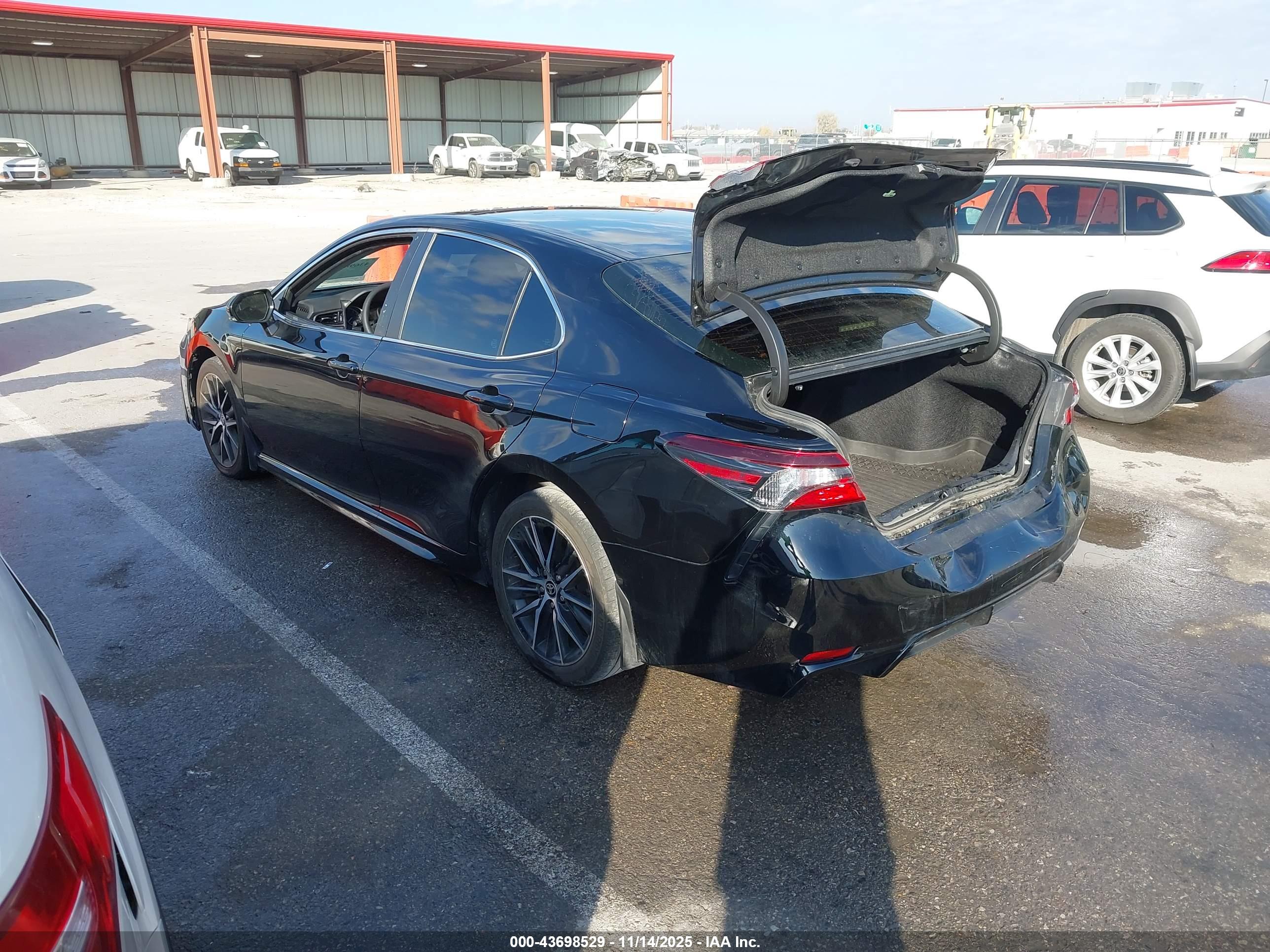 TOYOTA CAMRY image 3