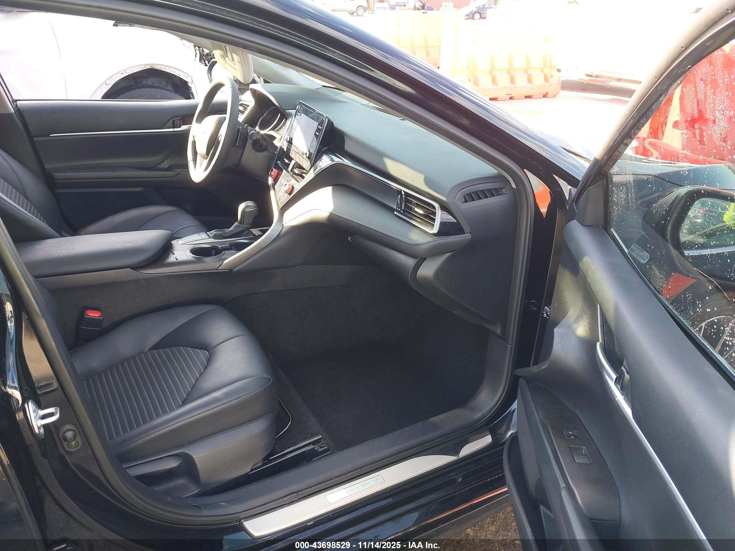 TOYOTA CAMRY image 5