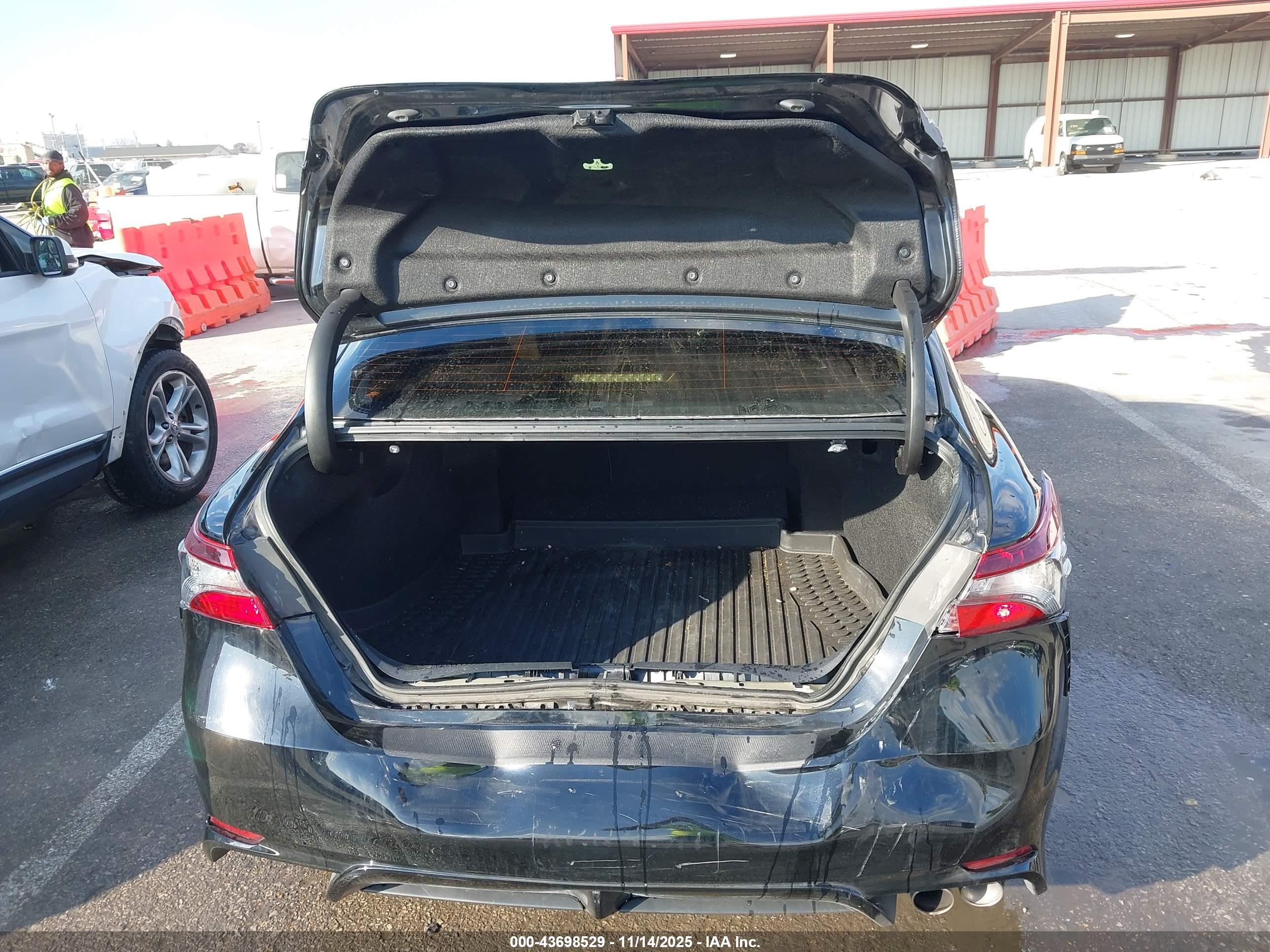 TOYOTA CAMRY image 6