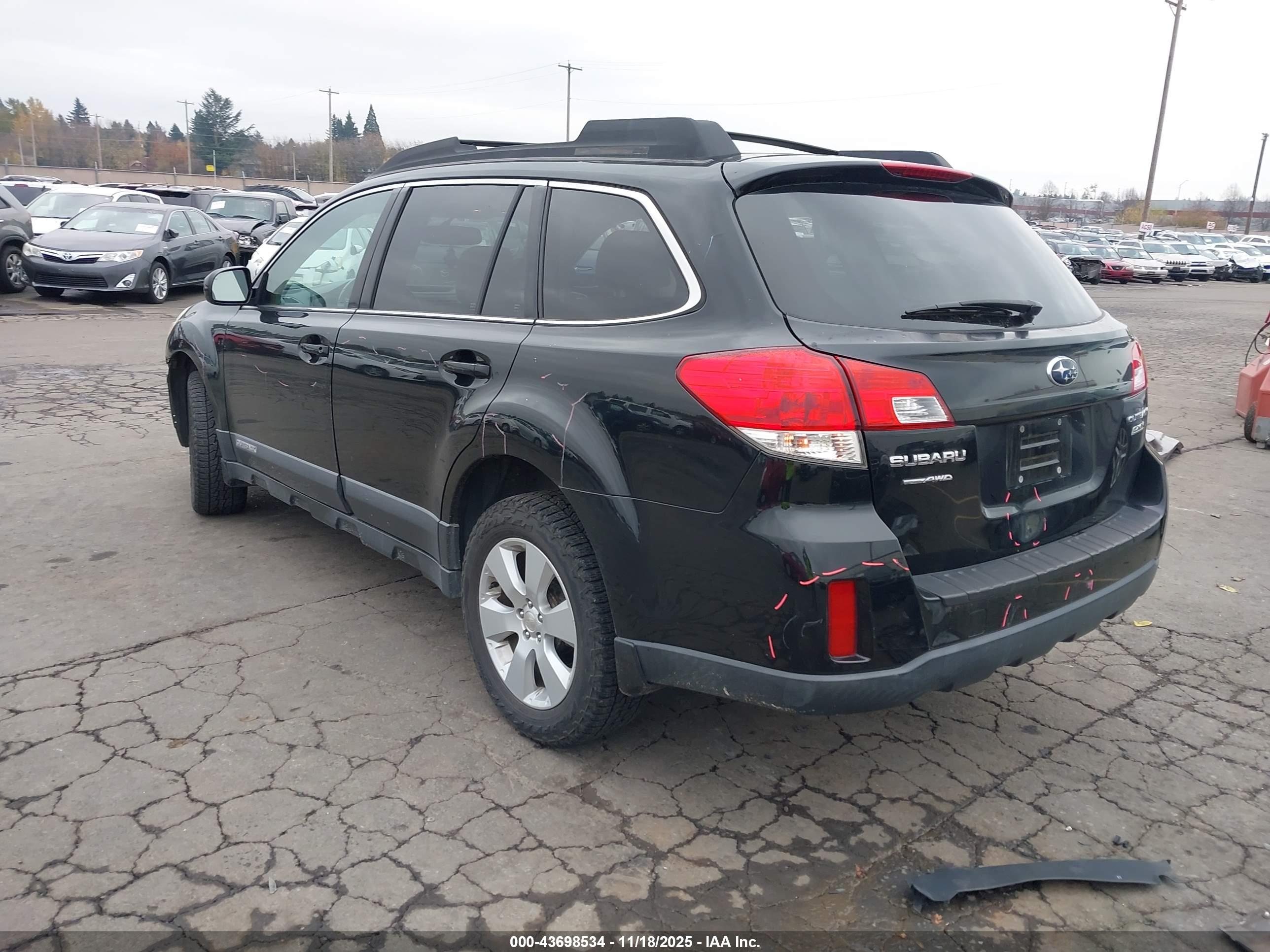 SUBARU OUTBACK image 3