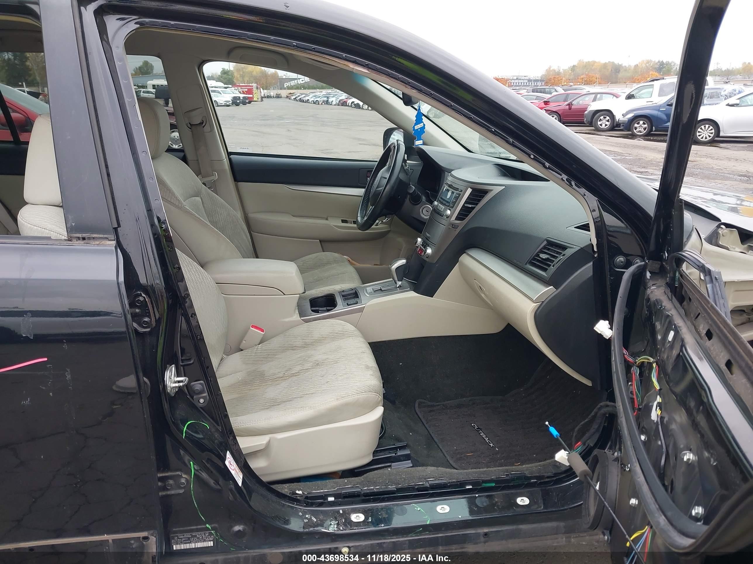 SUBARU OUTBACK image 5