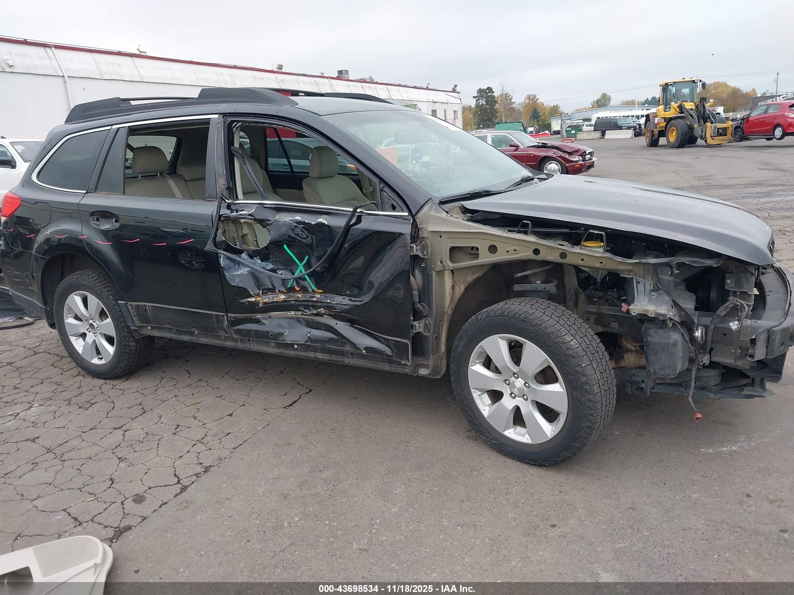 SUBARU OUTBACK image 6