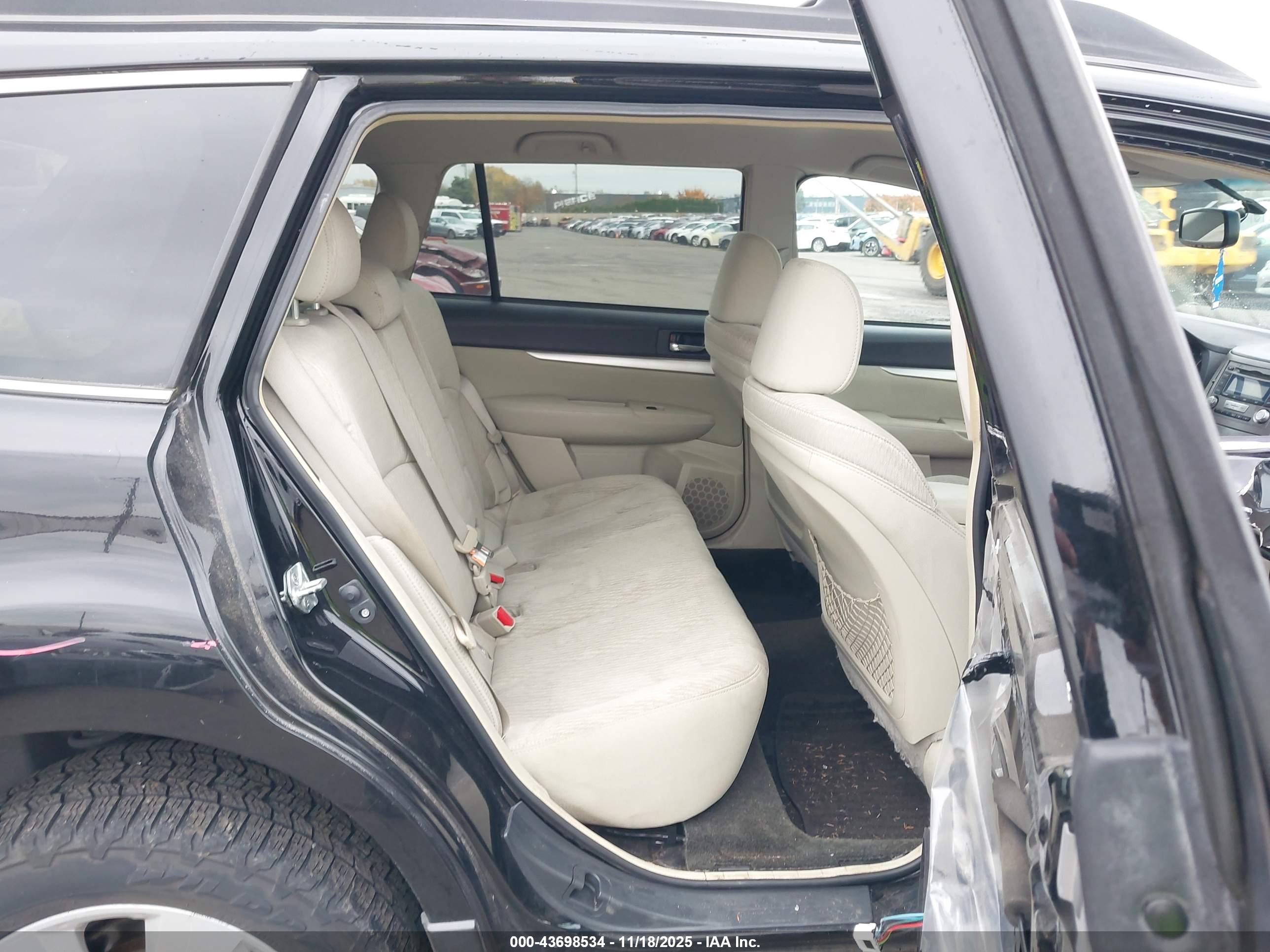 SUBARU OUTBACK image 8